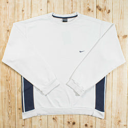 (L) Vintage Nike Essential Embroidered Sweatshirt