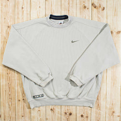 (M/L) Vintage Nike Essential Embroidered Sweatshirt