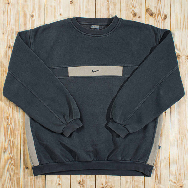 (L) Vintage Nike Essential Embroidered Sweatshirt