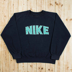 (M) Vintage Nike Spell Out Embroidered Sweatshirt