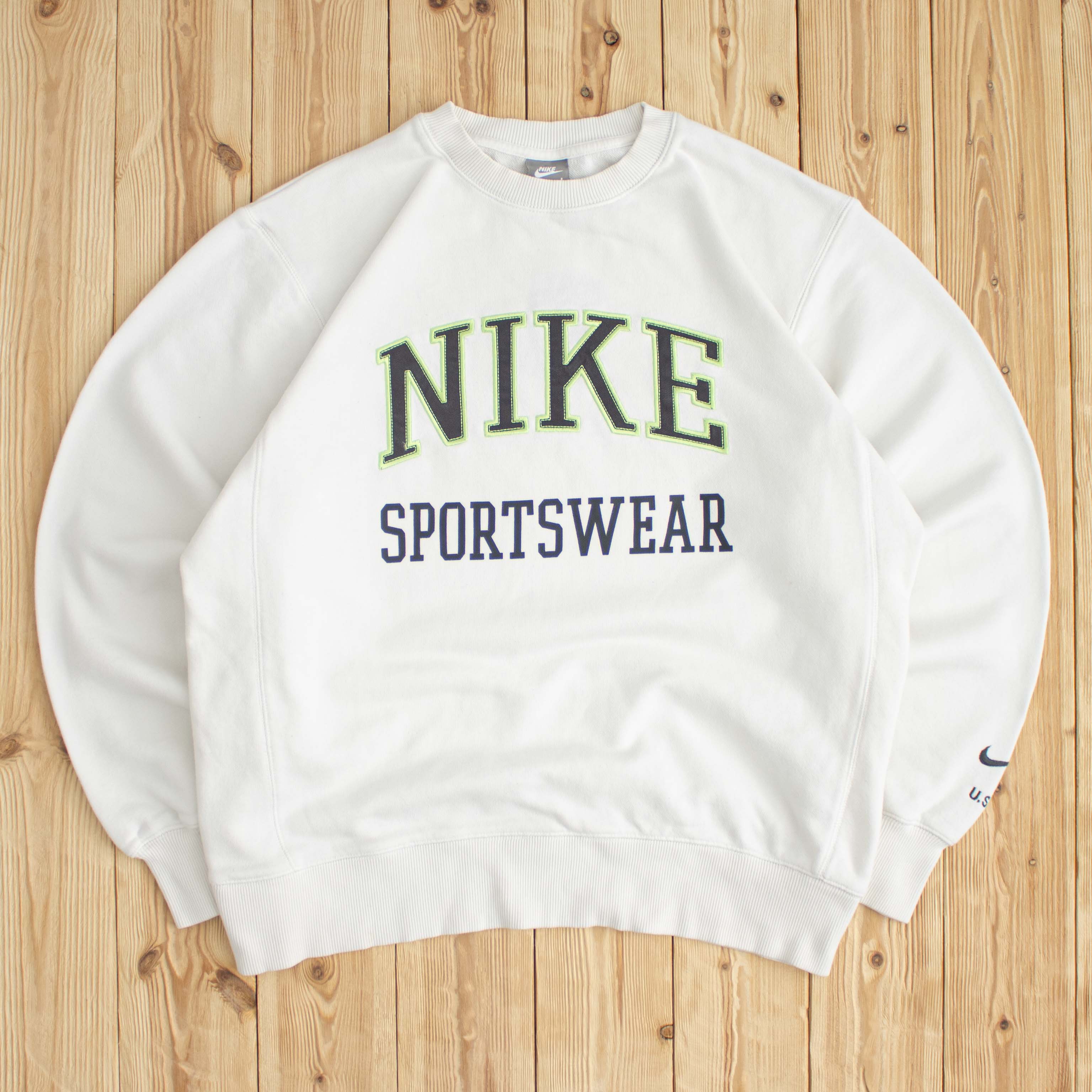 (M) Vintage Nike Sportswear Embroidered Sweatshirt