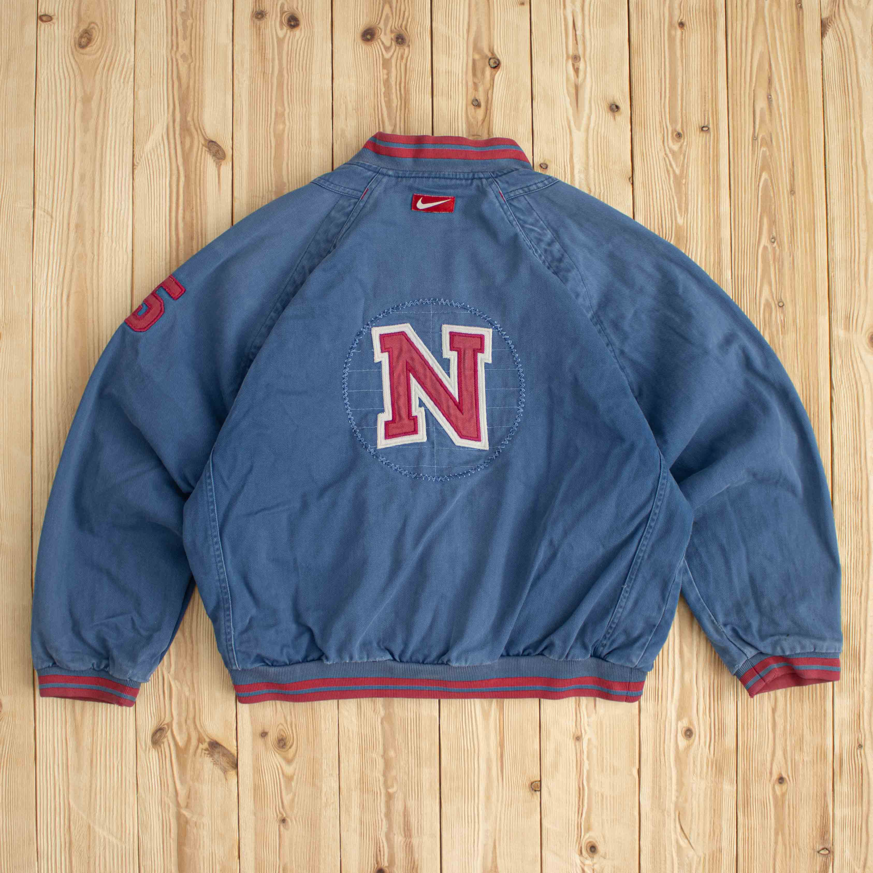 (S) Vintage Nike Embroidered Jacket