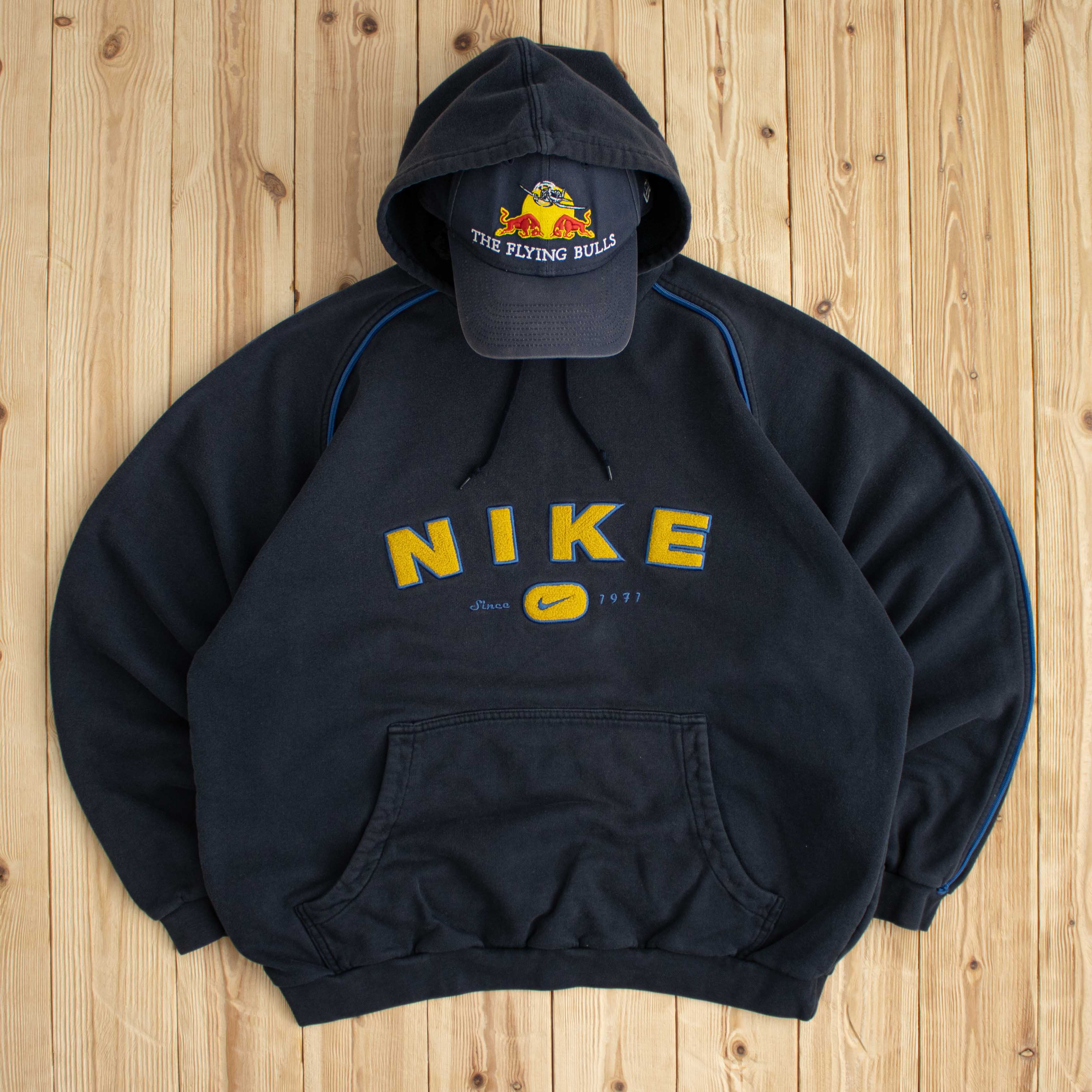 (L) Vintage Nike Spell Out Embroidered Hoodie