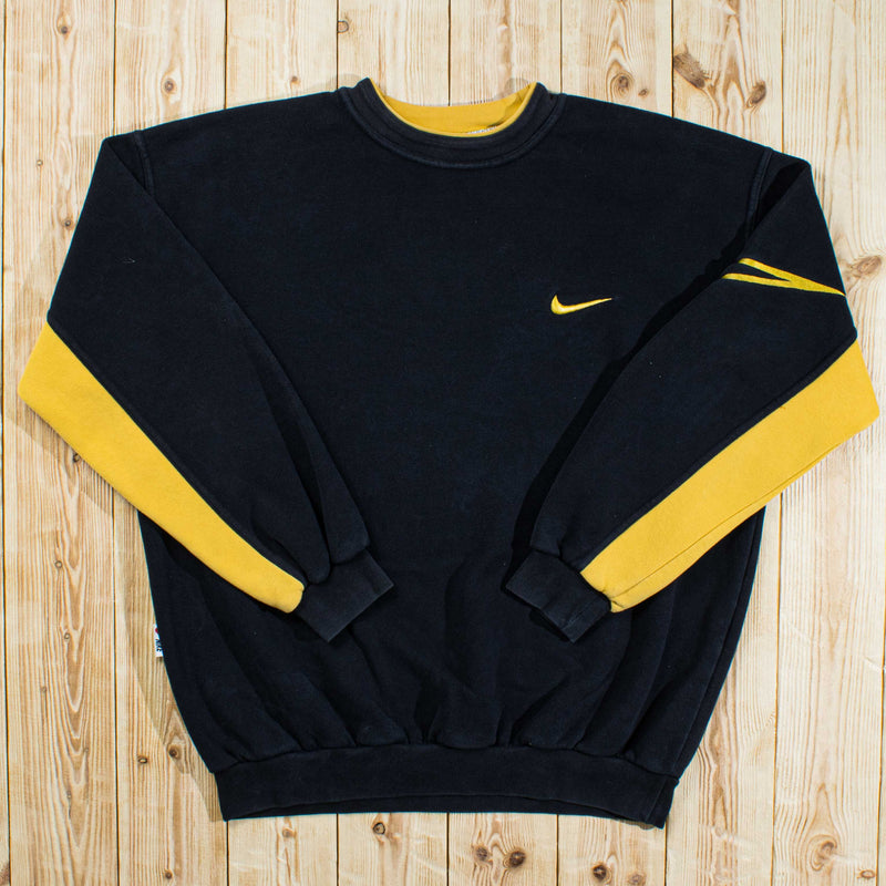 (L) Vintage Nike Essential Embroidered Sweatshirt