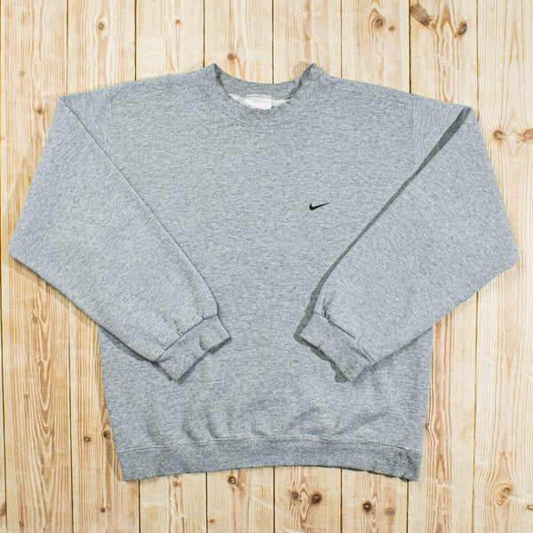 (S/M) Vintage Nike Essential Embroidered Sweatshirt