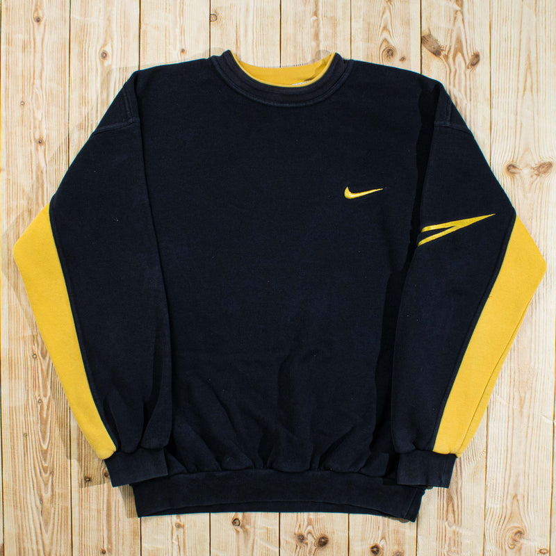 (L) Vintage Nike Essential Embroidered Sweatshirt