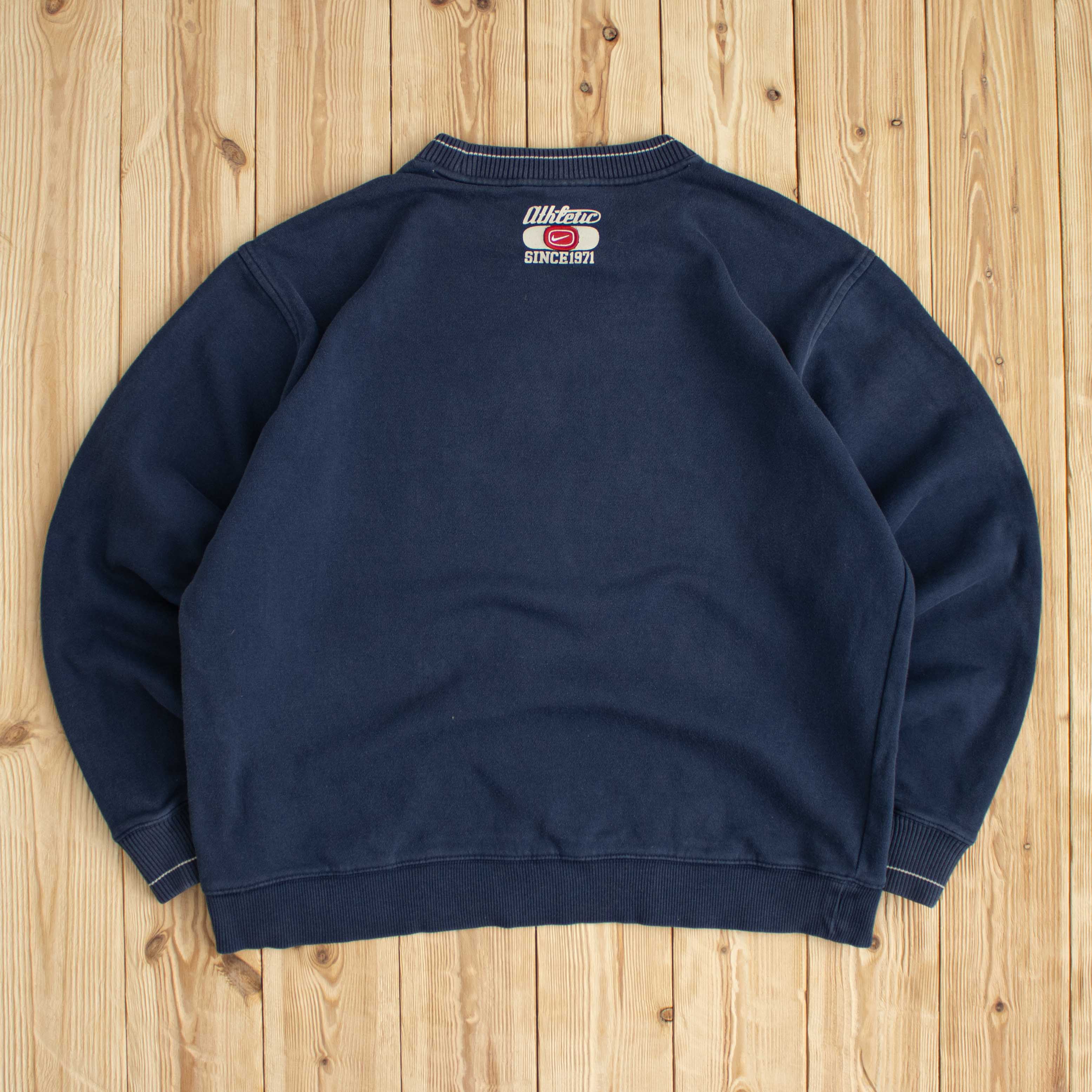 (M) Vintage Nike Spell Out Embroidered Sweatshirt