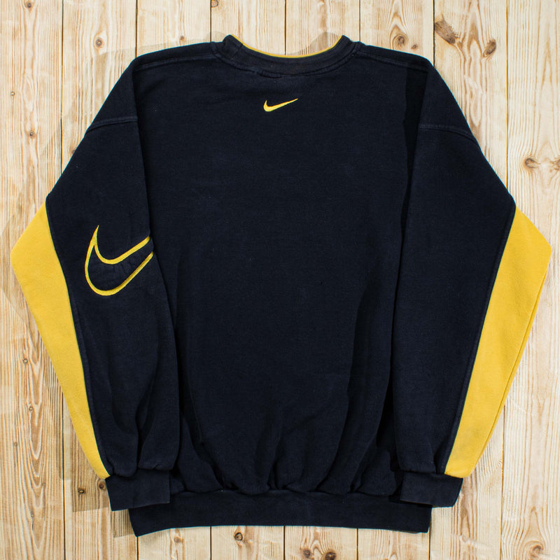 (L) Vintage Nike Essential Embroidered Sweatshirt