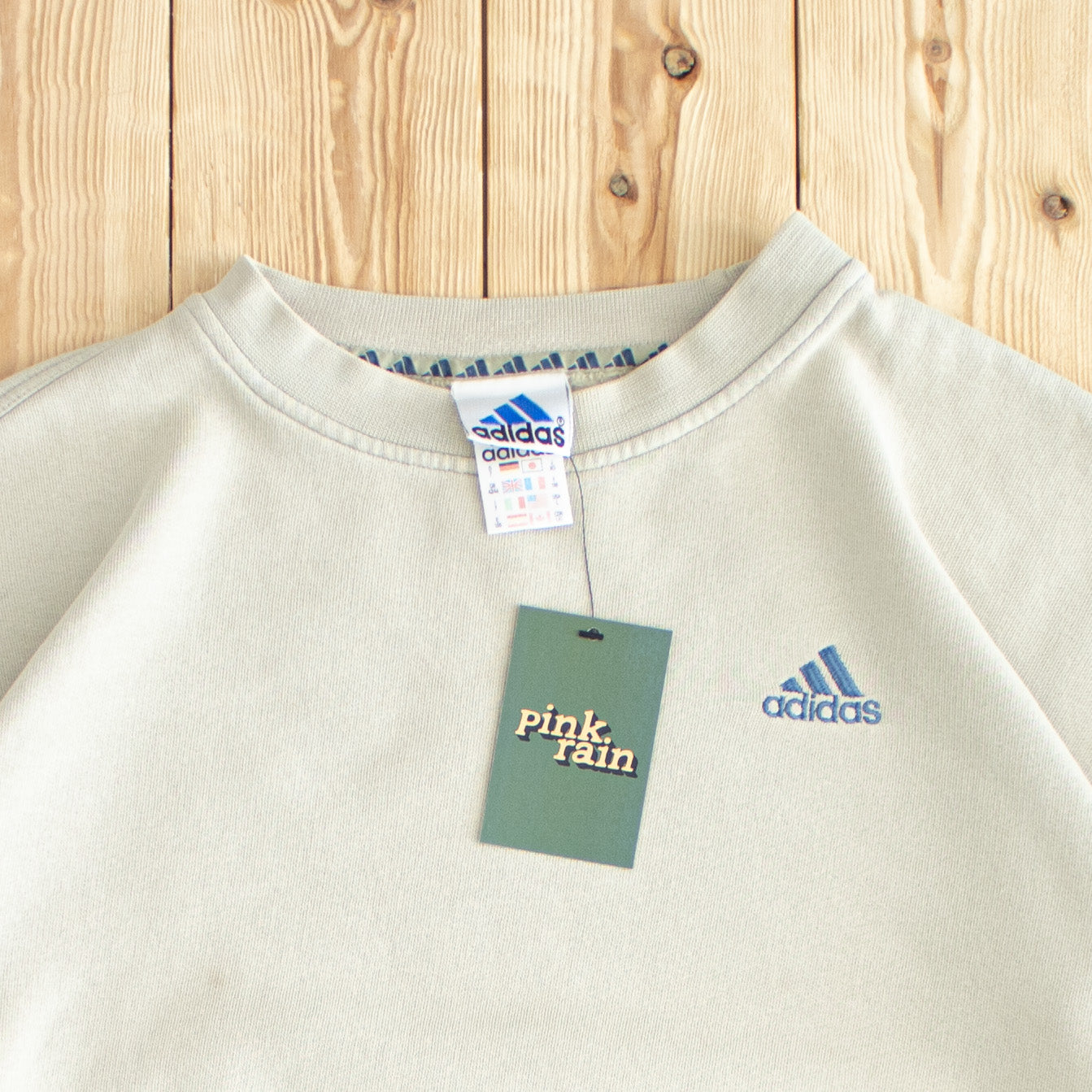 (L) Vintage Adidas Essential Embroidered Sweatshirt