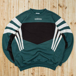 (L) Vintage Adidas Essential Embroidered Sweatshirt