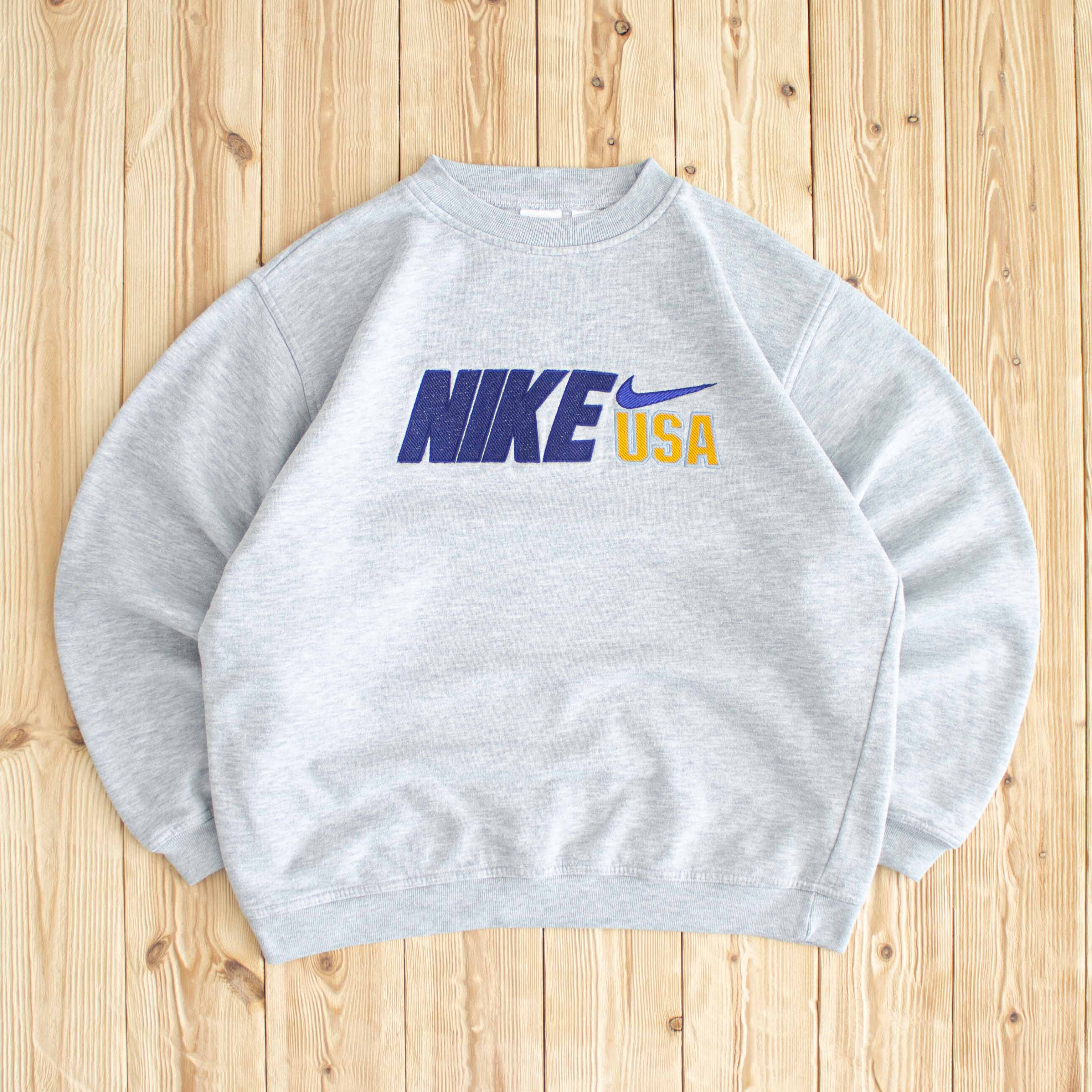 (S) Vintage Nike USA Embroidered Sweatshirt