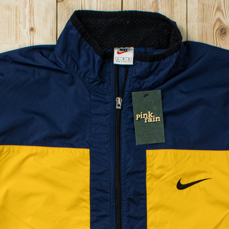 (L) Vintage Nike Essential Embroidered Jacket