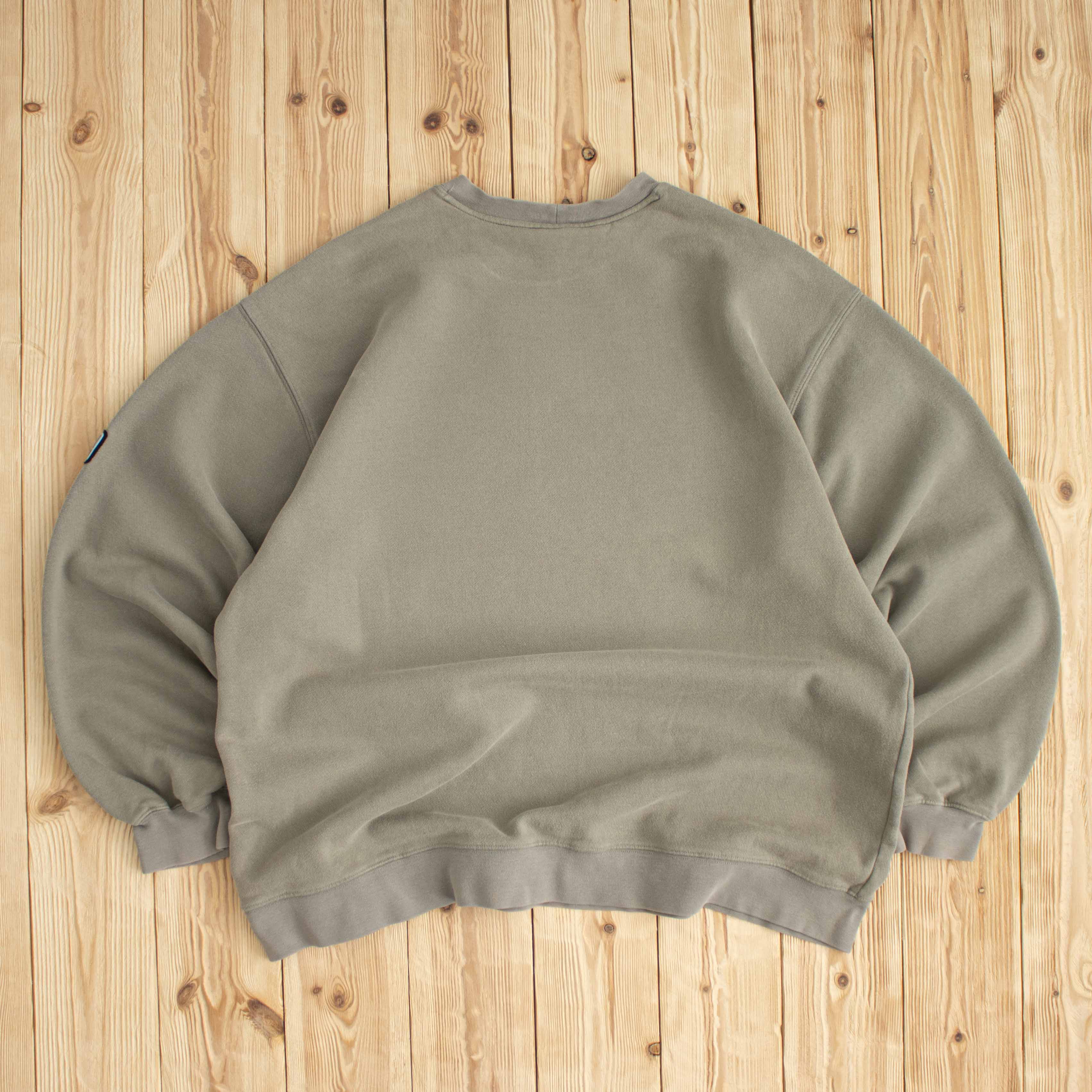 (L) Vintage Nike Spell Out Embroidered Sweatshirt