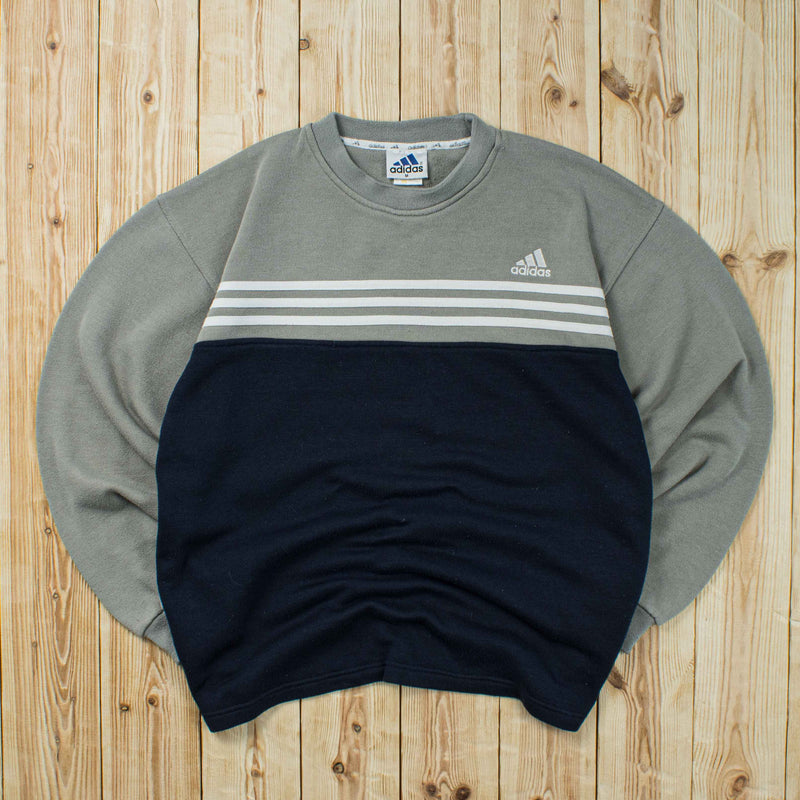 (M) Vintage Adidas Essential Embroidered Sweatshirt