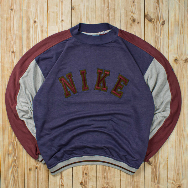 (L) Vintage Nike Embroidered Sweatshirt