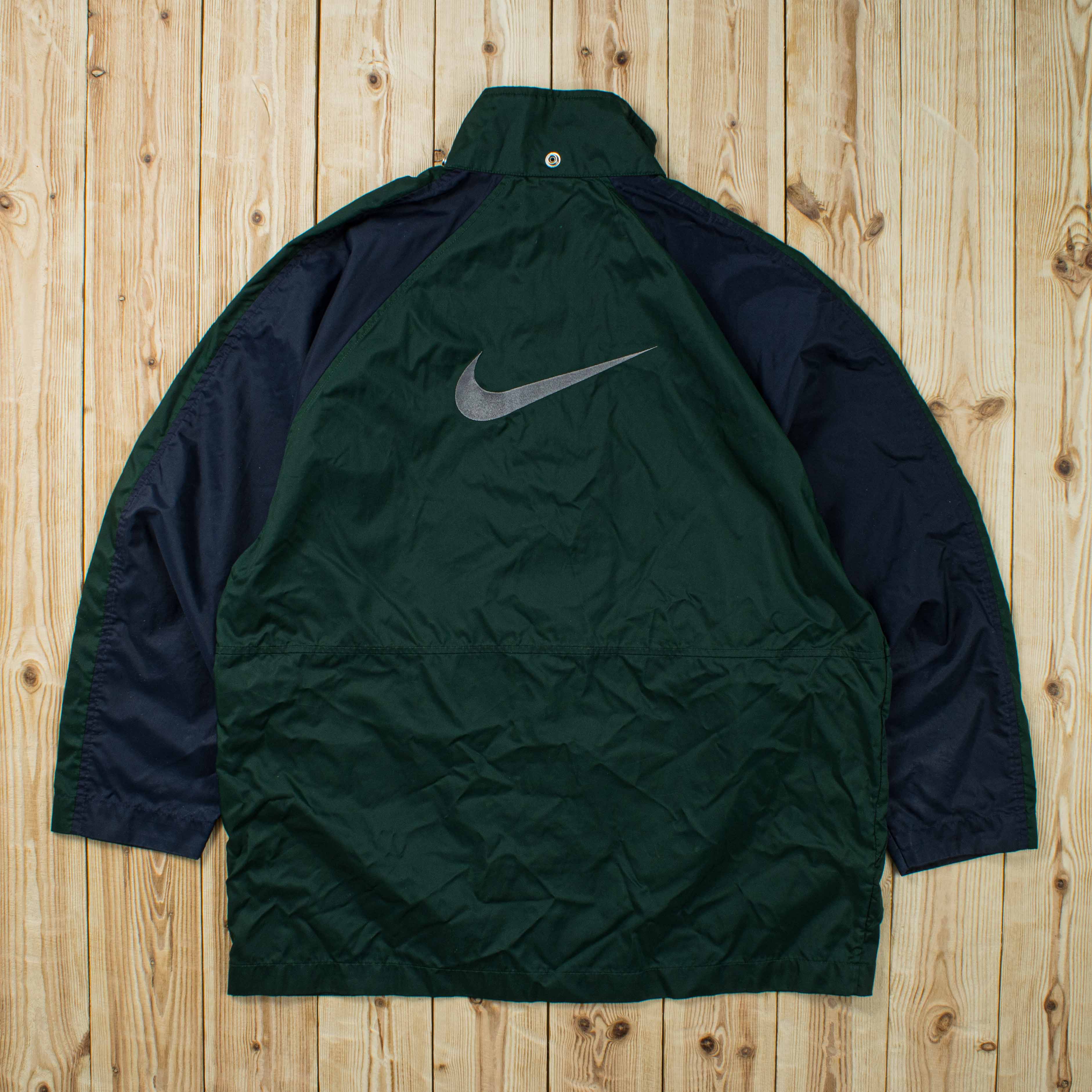(L) Vintage Nike Essential Embroidered Jacket