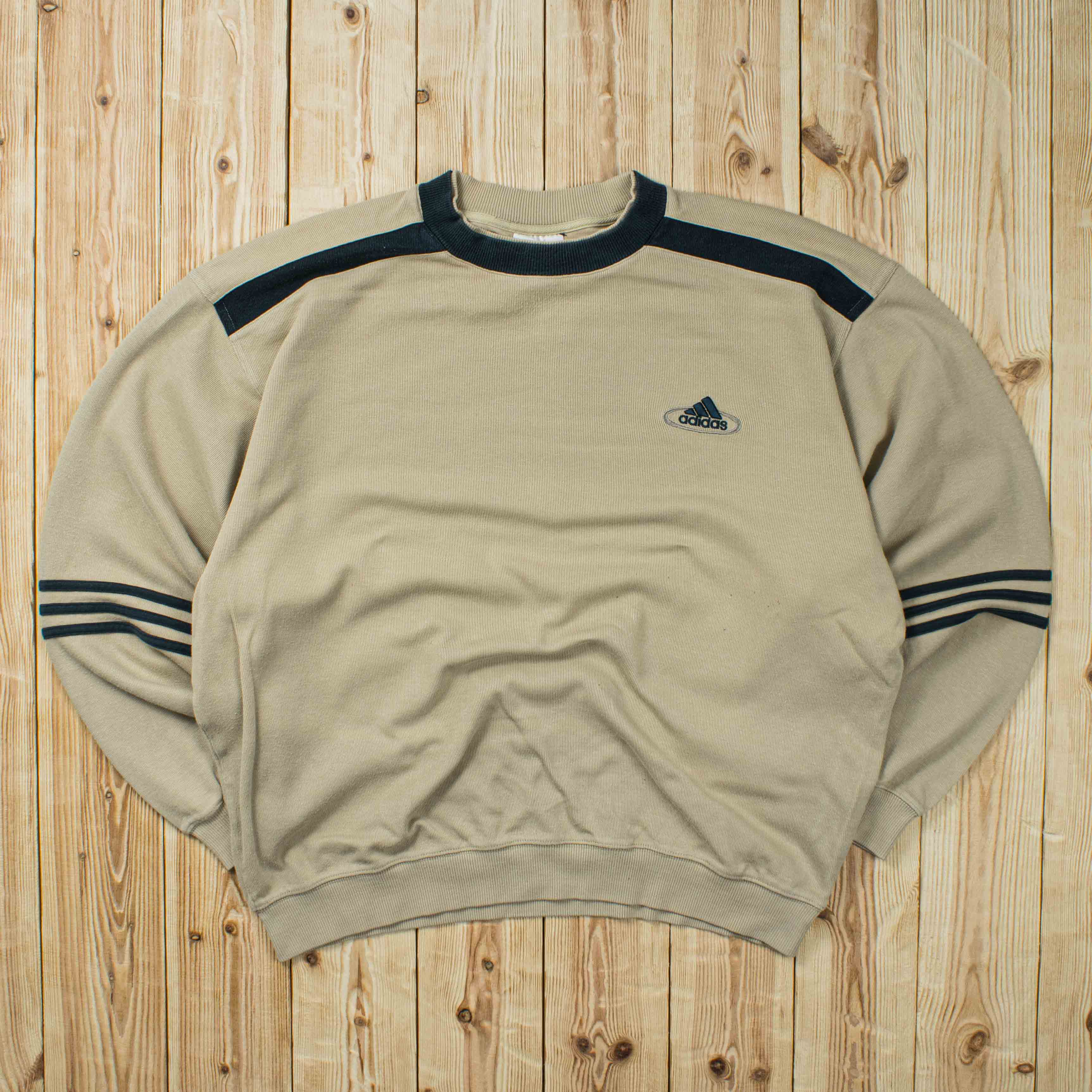 (L) Vintage Adidas Essential Embroidered Sweatshirt