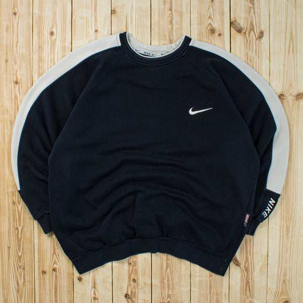 (L) Vintage Nike Essential Embroidered Sweatshirt