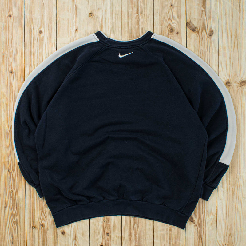 (L) Vintage Nike Essential Embroidered Sweatshirt