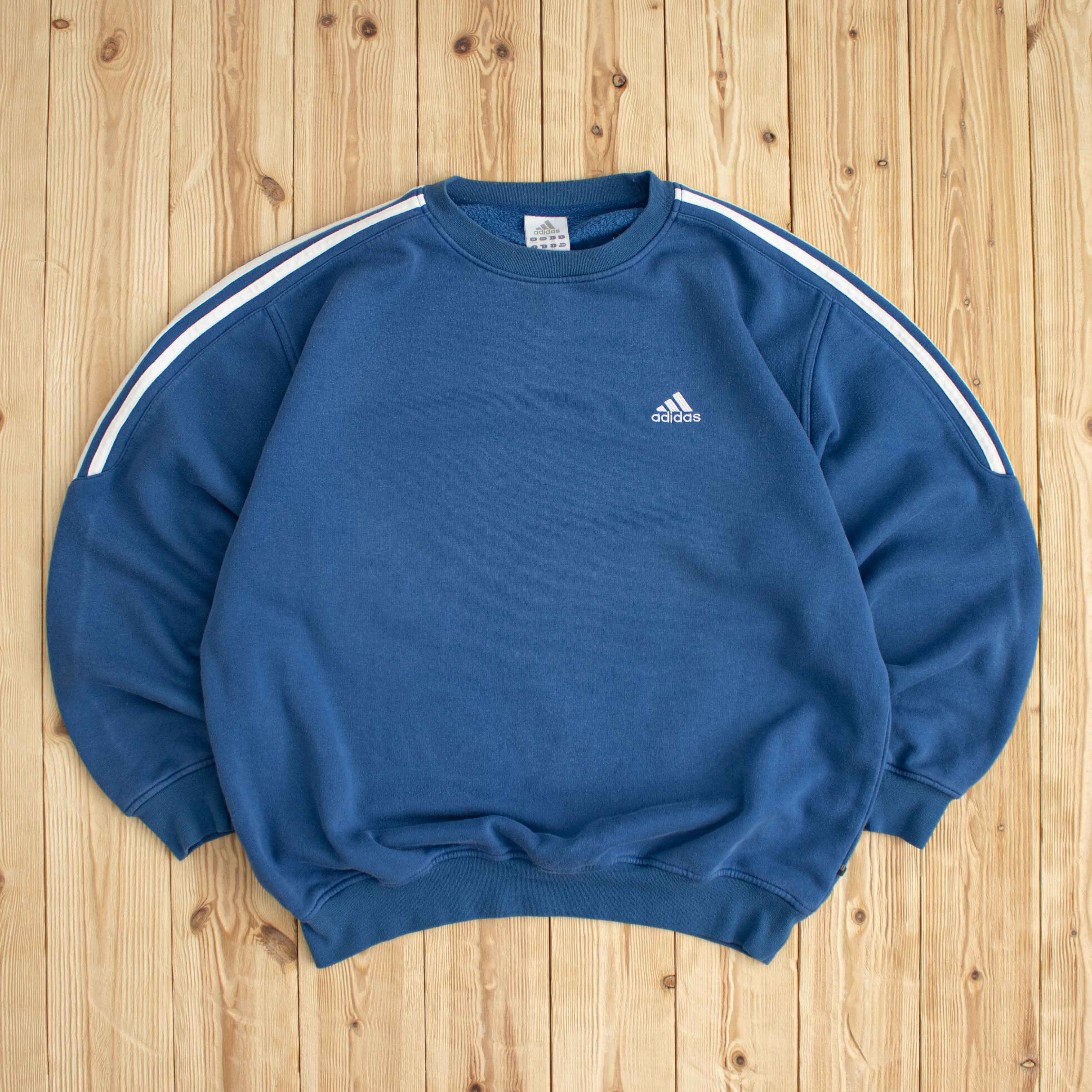 (L) Vintage Adidas Essential Embroidered Sweatshirt