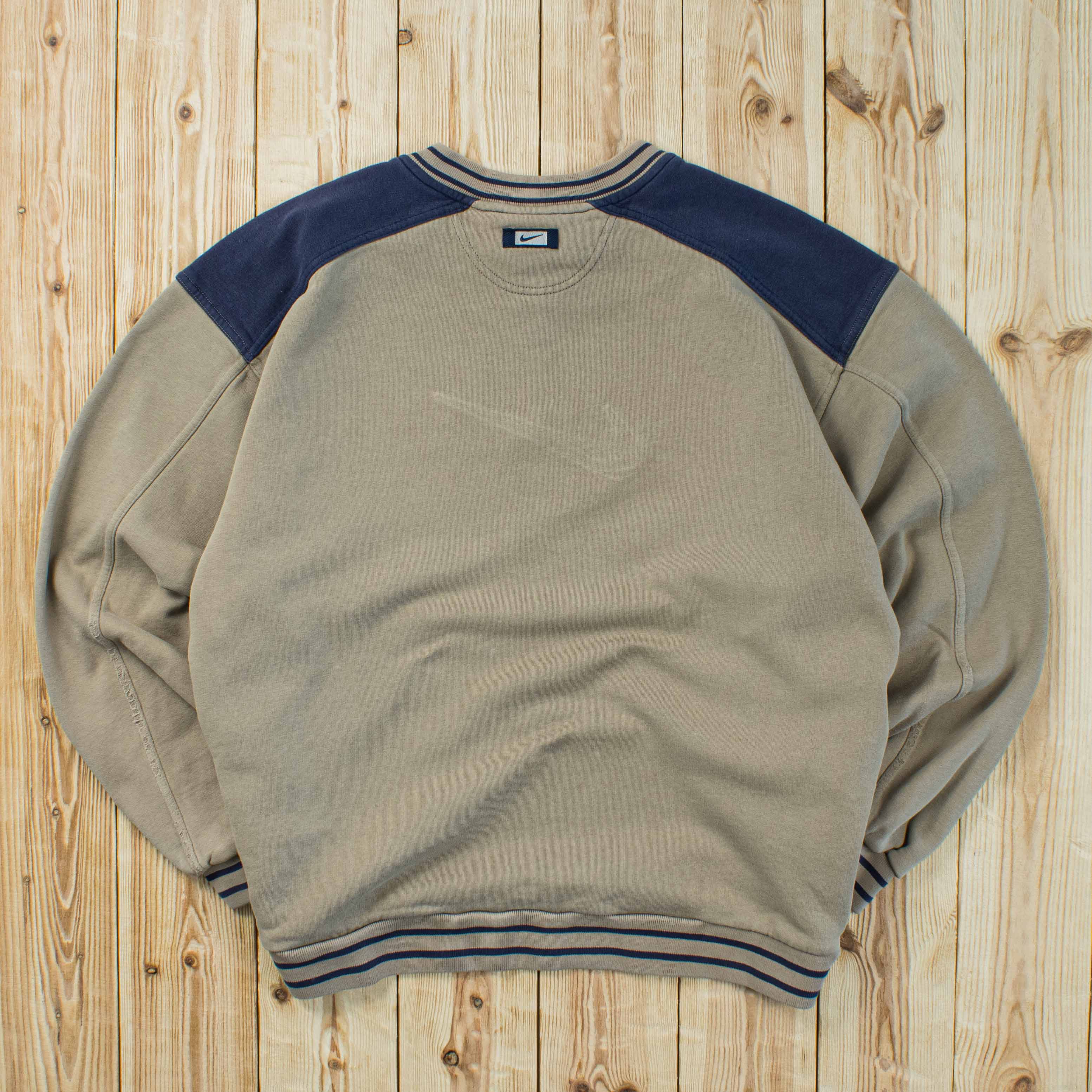 (L) Vintage Nike Swoosh Embroidered Sweatshirt