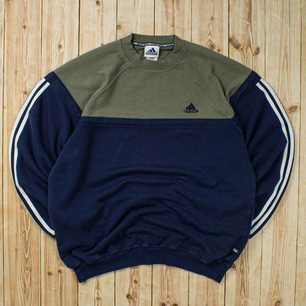 (L) Vintage Adidas Essential Embroidered Sweatshirt