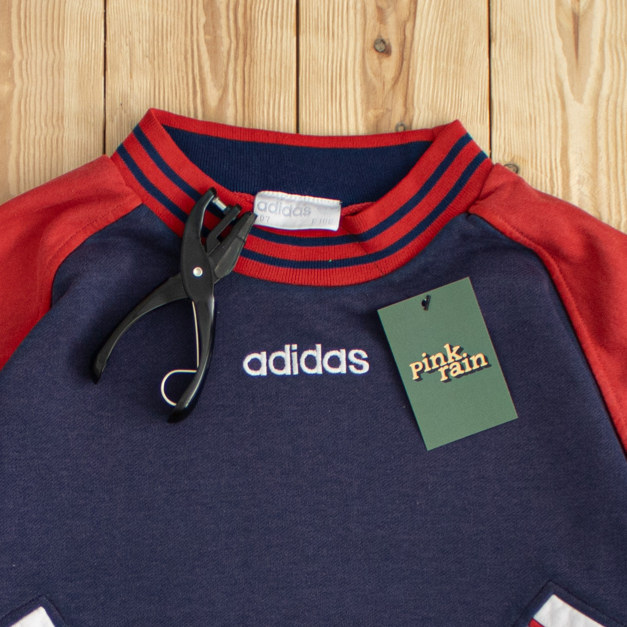 (M/L) Vintage Adidas Embroidered Sweatshirt