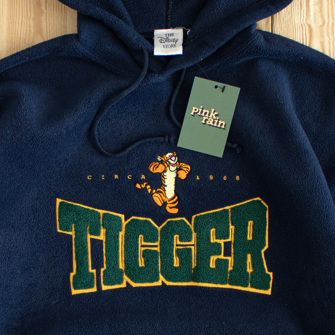 (M/L) Vintage Tigger Embroidered Fleece Hoodie