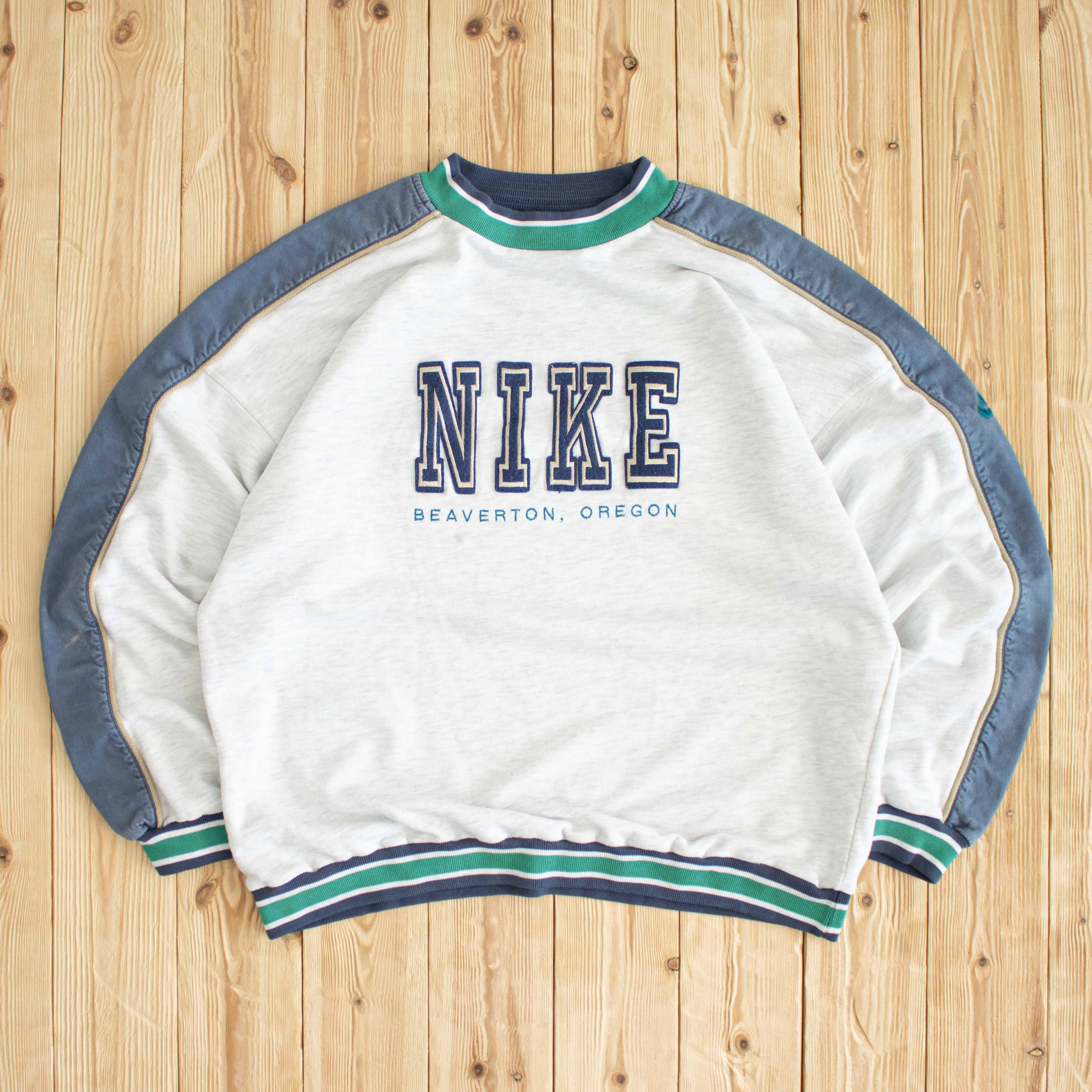 (L/XL) Vintage Nike Oregon Embroidered Sweatshirt