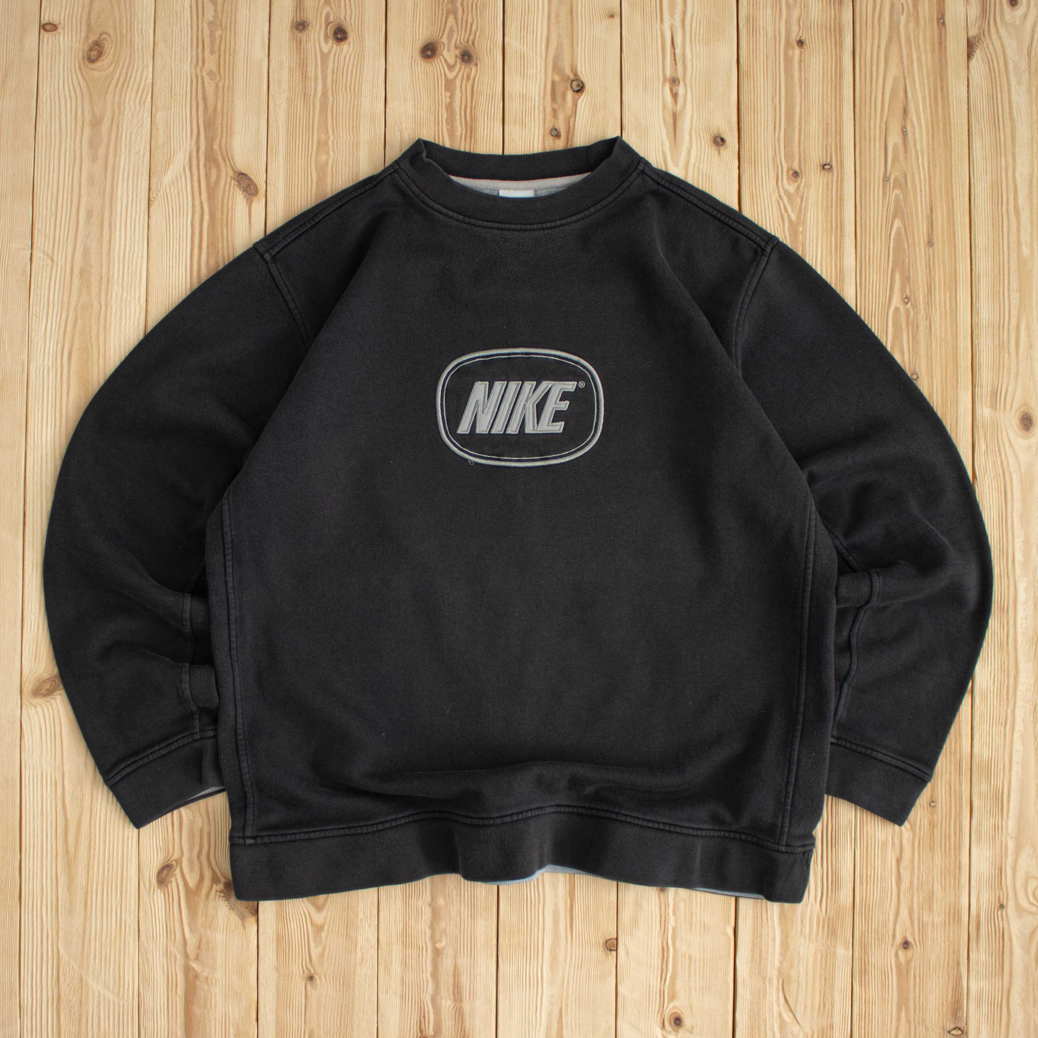 (L) Vintage Nike Spell Out Embroidered Sweatshirt