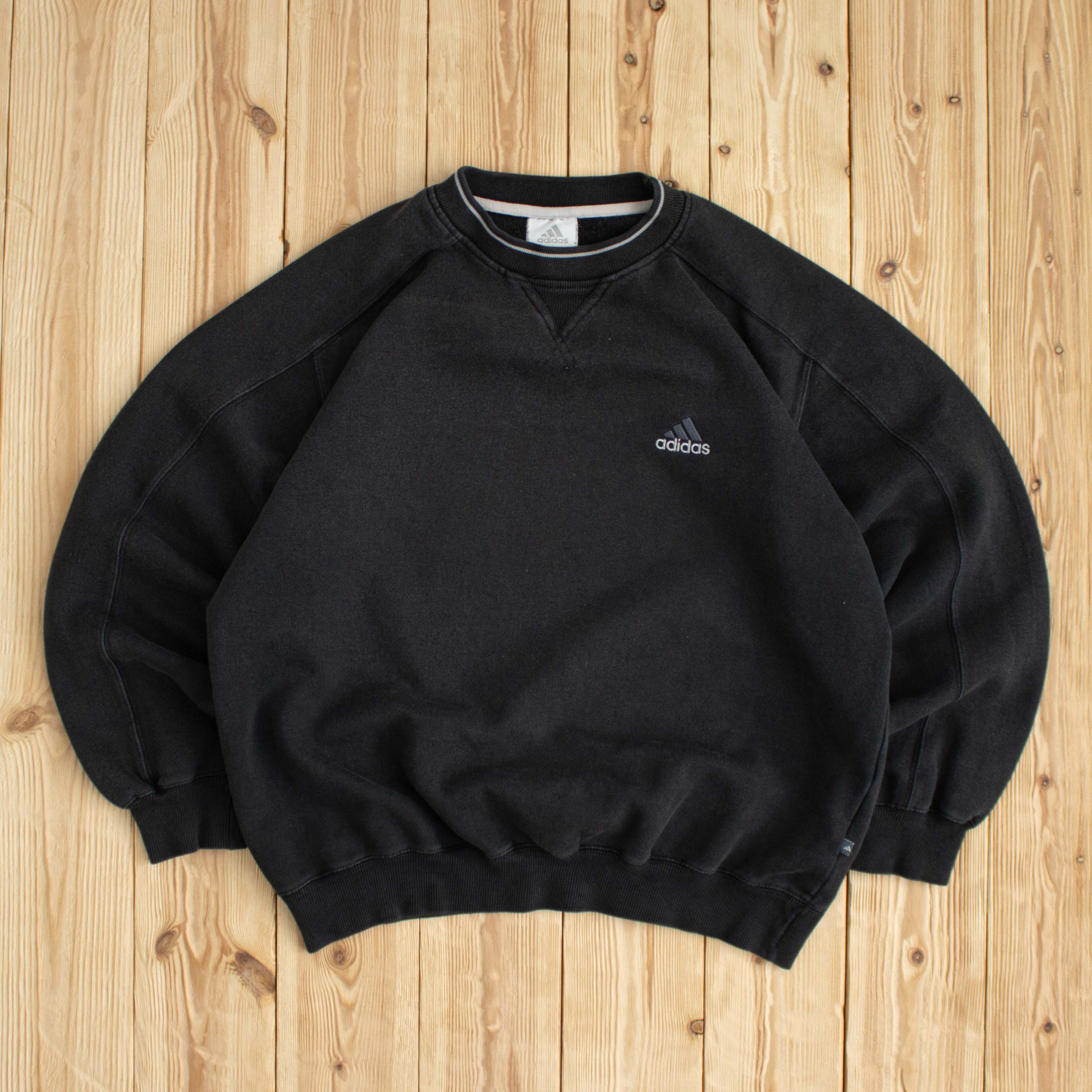 (S) Vintage Adidas Essential Embroidered Sweatshirt