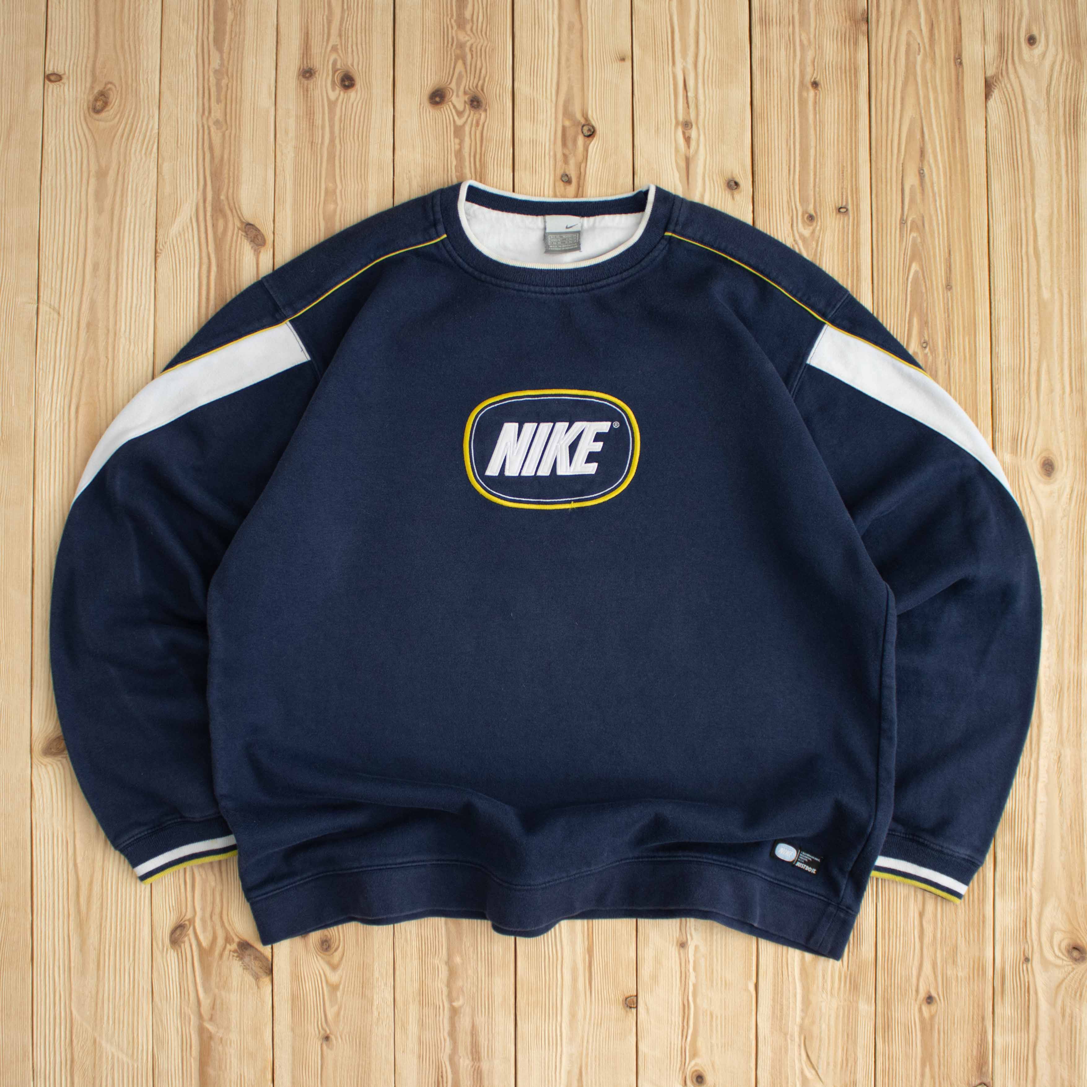 (L/XL) Vintage Nike Spell Out Embroidered Sweatshirt