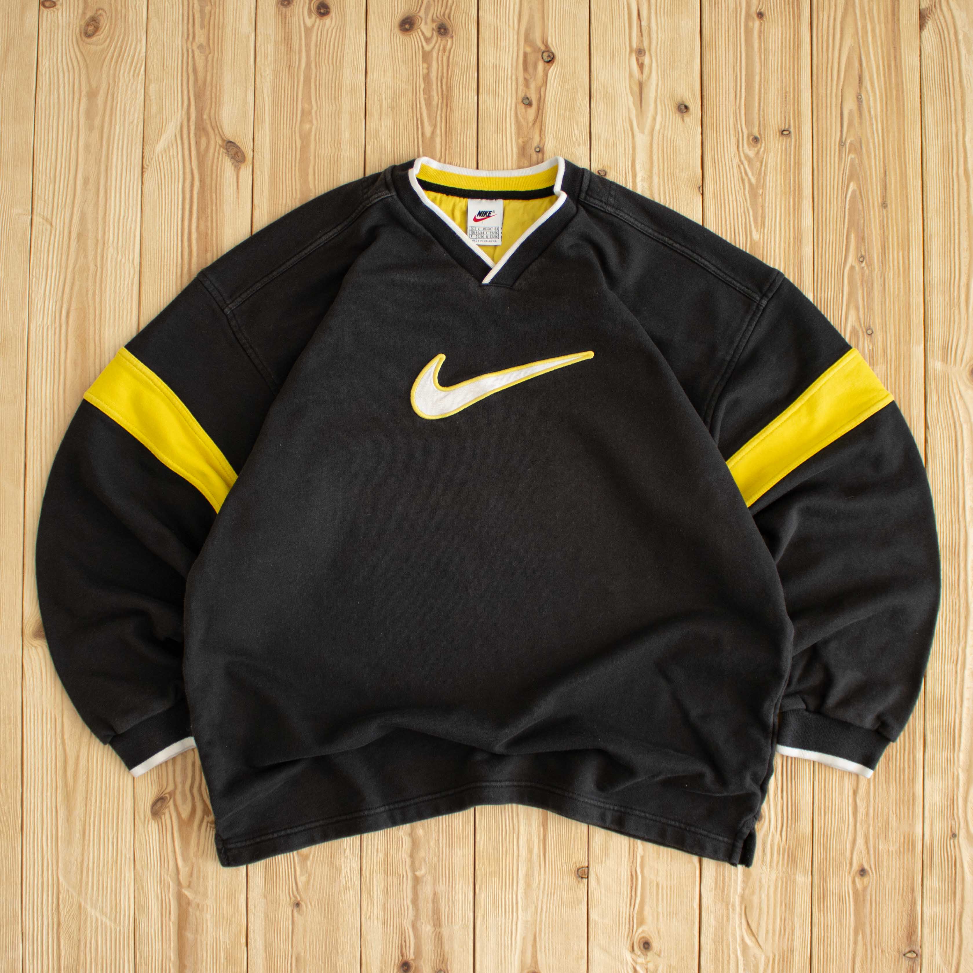 (M/L) Vintage Nike Swoosh Embroidered Sweatshirt