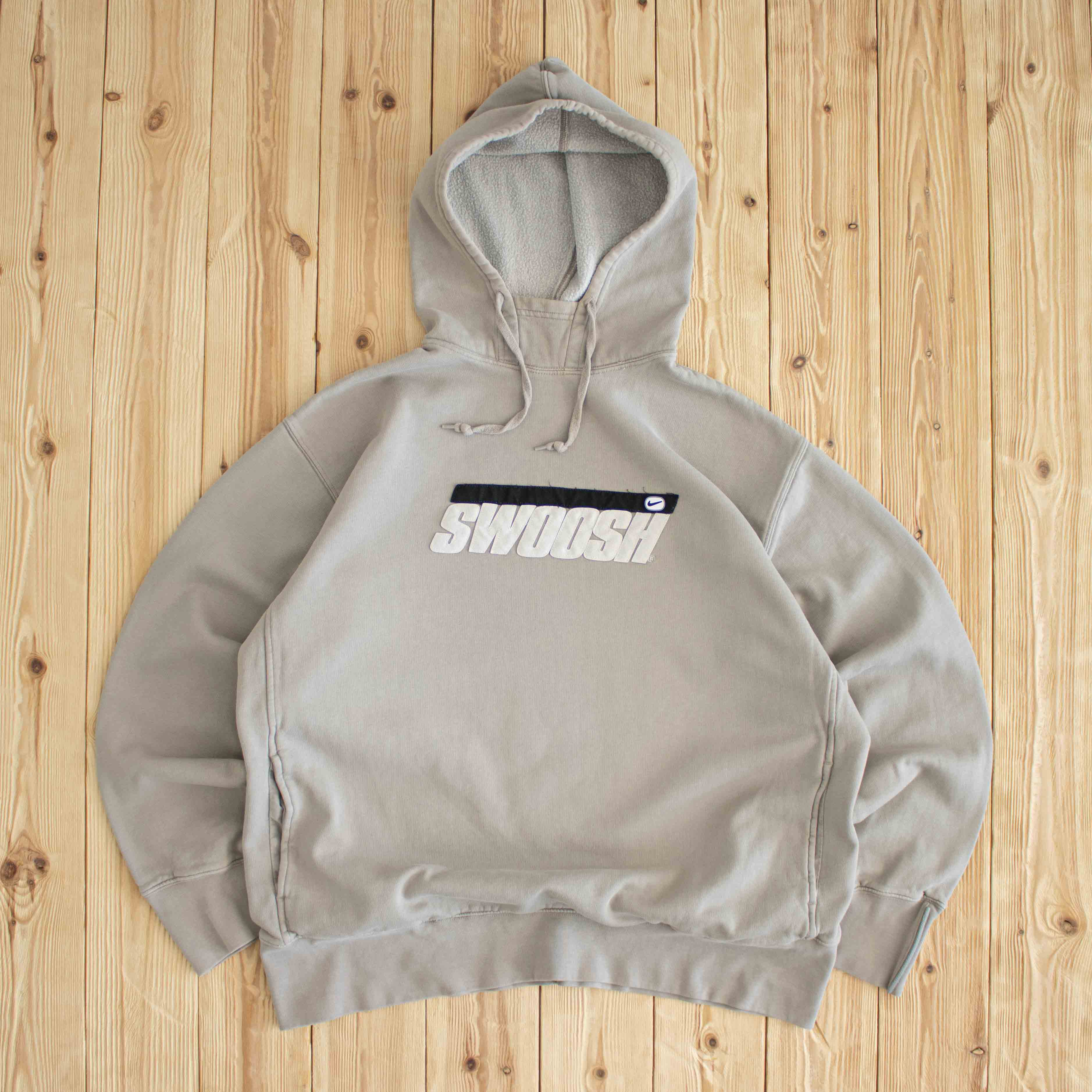 (L) Vintage Nike Swoosh Embroidered Sweatshirt
