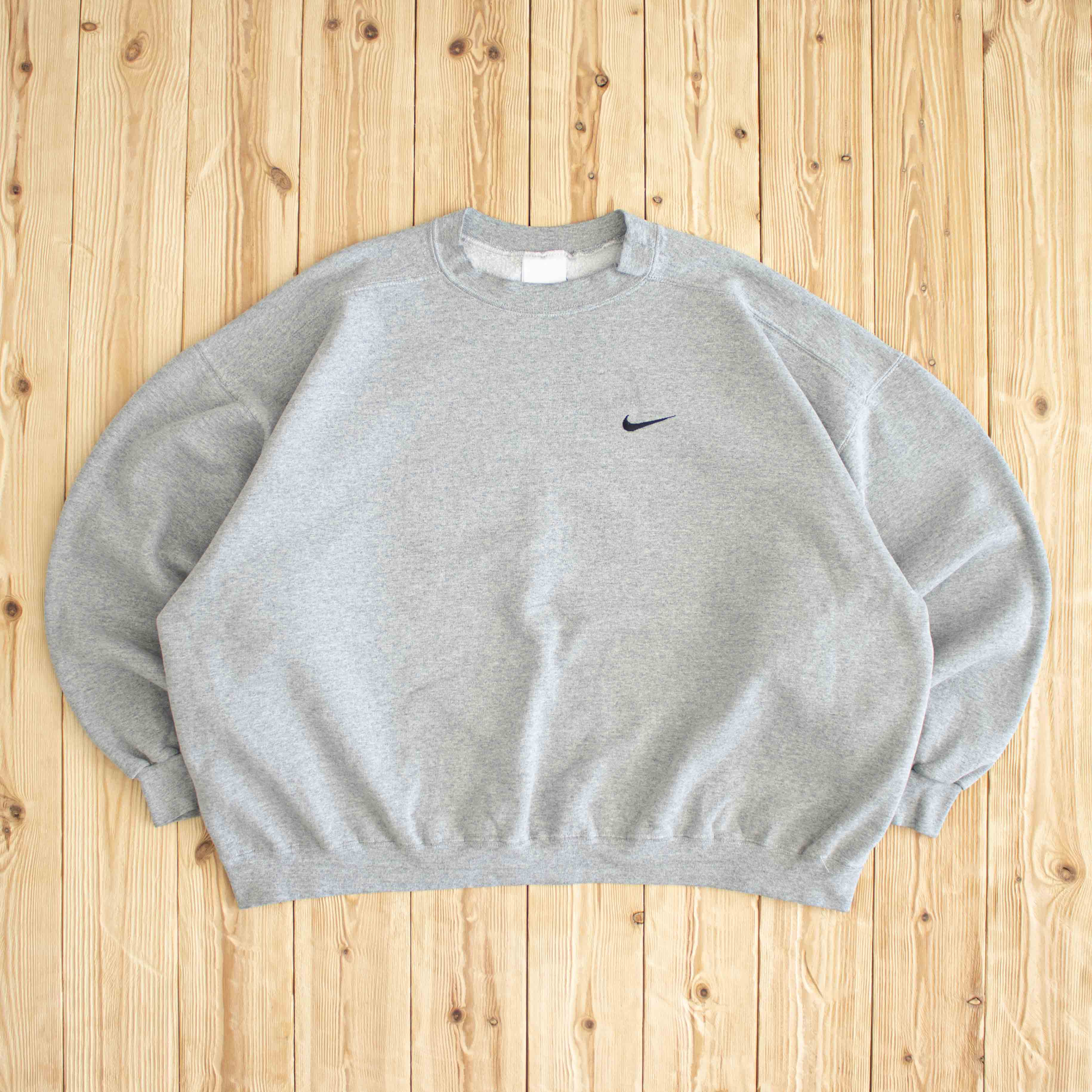 (L) Vintage Nike Essential Embroidered Sweatshirt