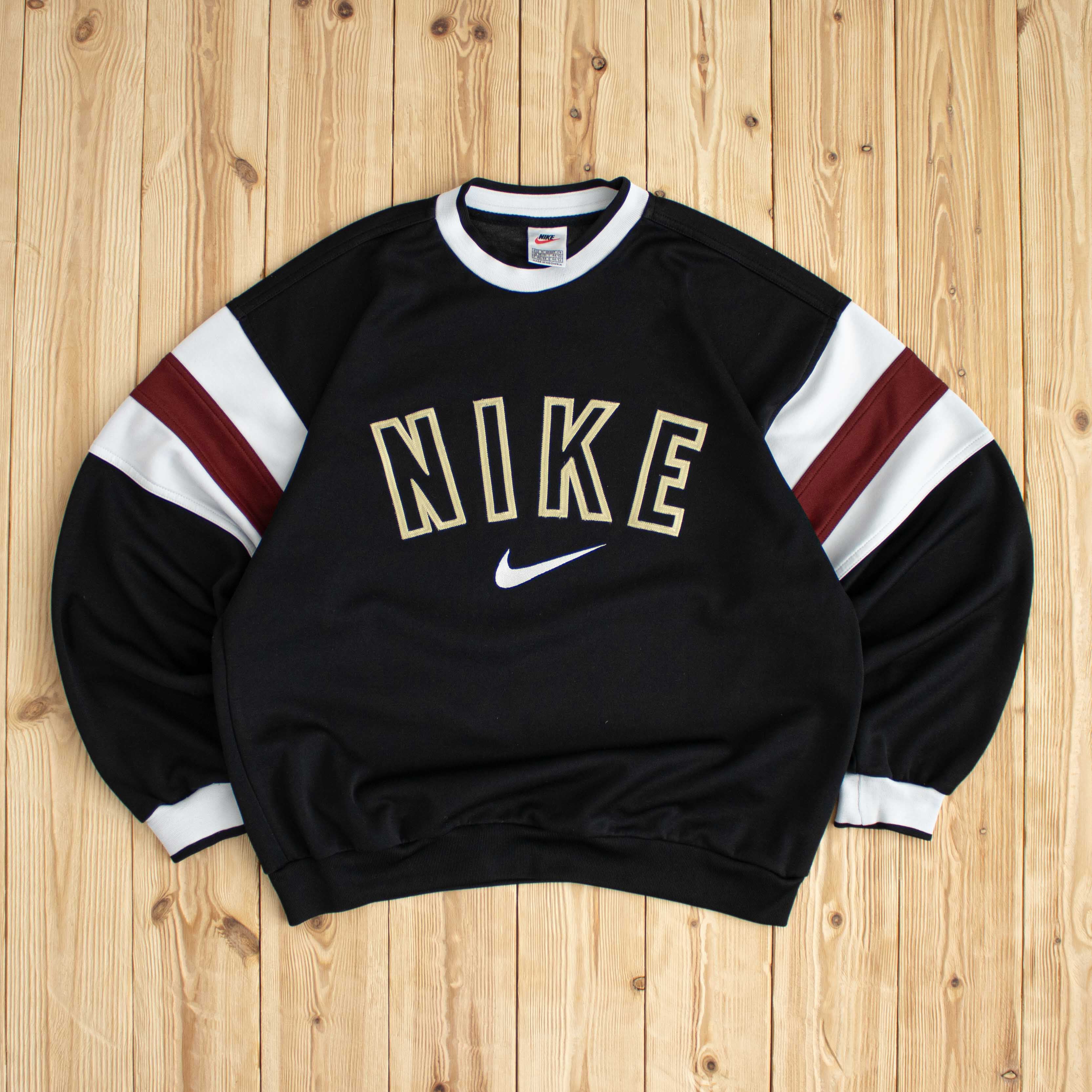 (M) Vintage Nike Spell Out Embroidered Sweatshirt