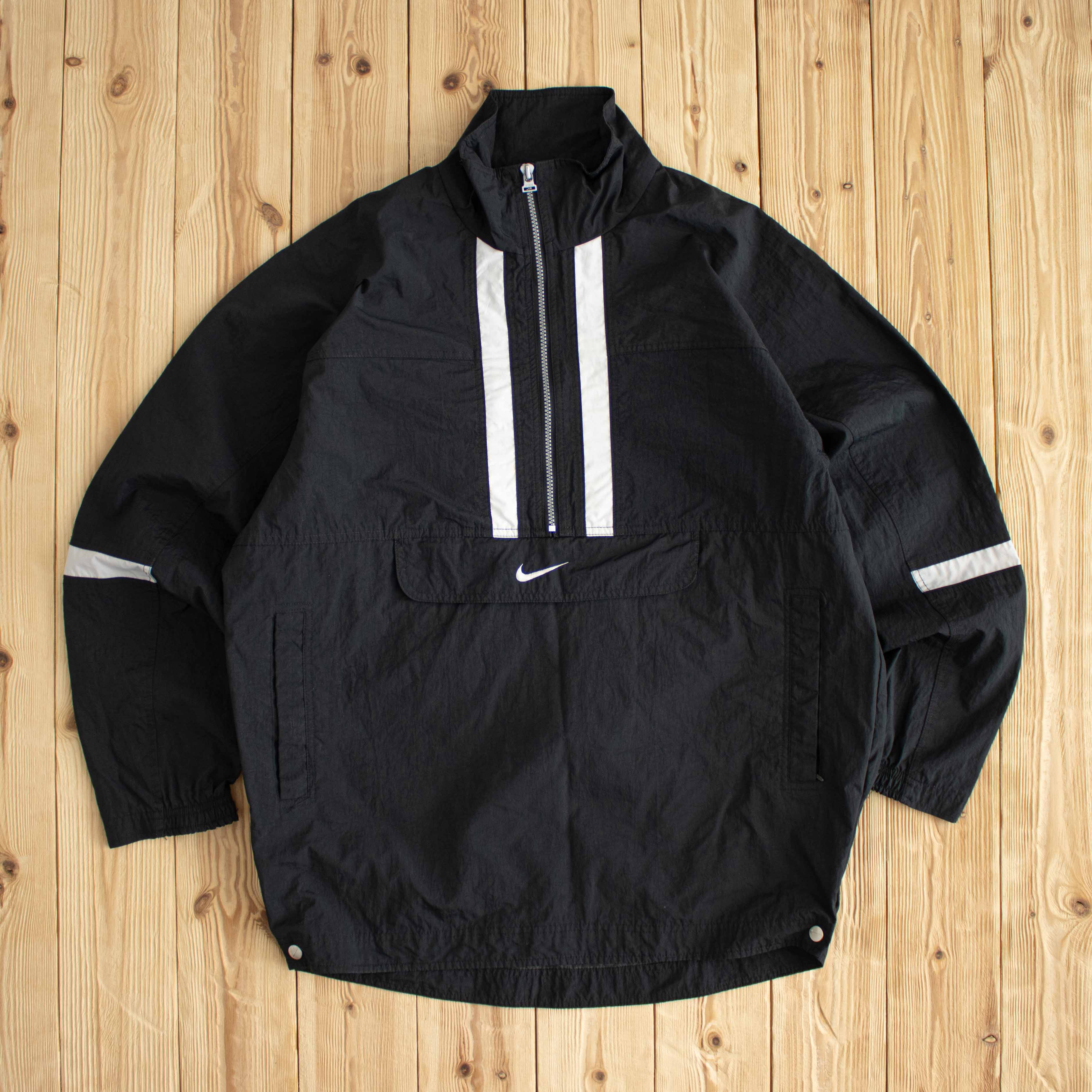 (L) Vintage Nike Swoosh Embroidered Windbreaker