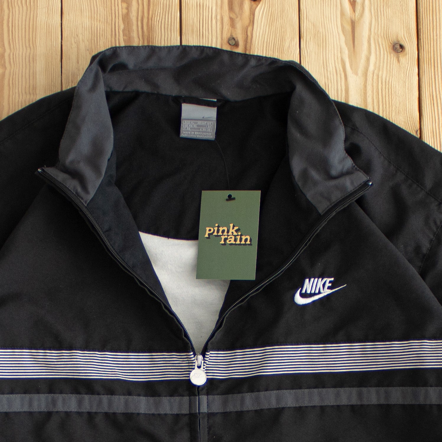 (L/XL) Vintage Nike Embroidered Jacket