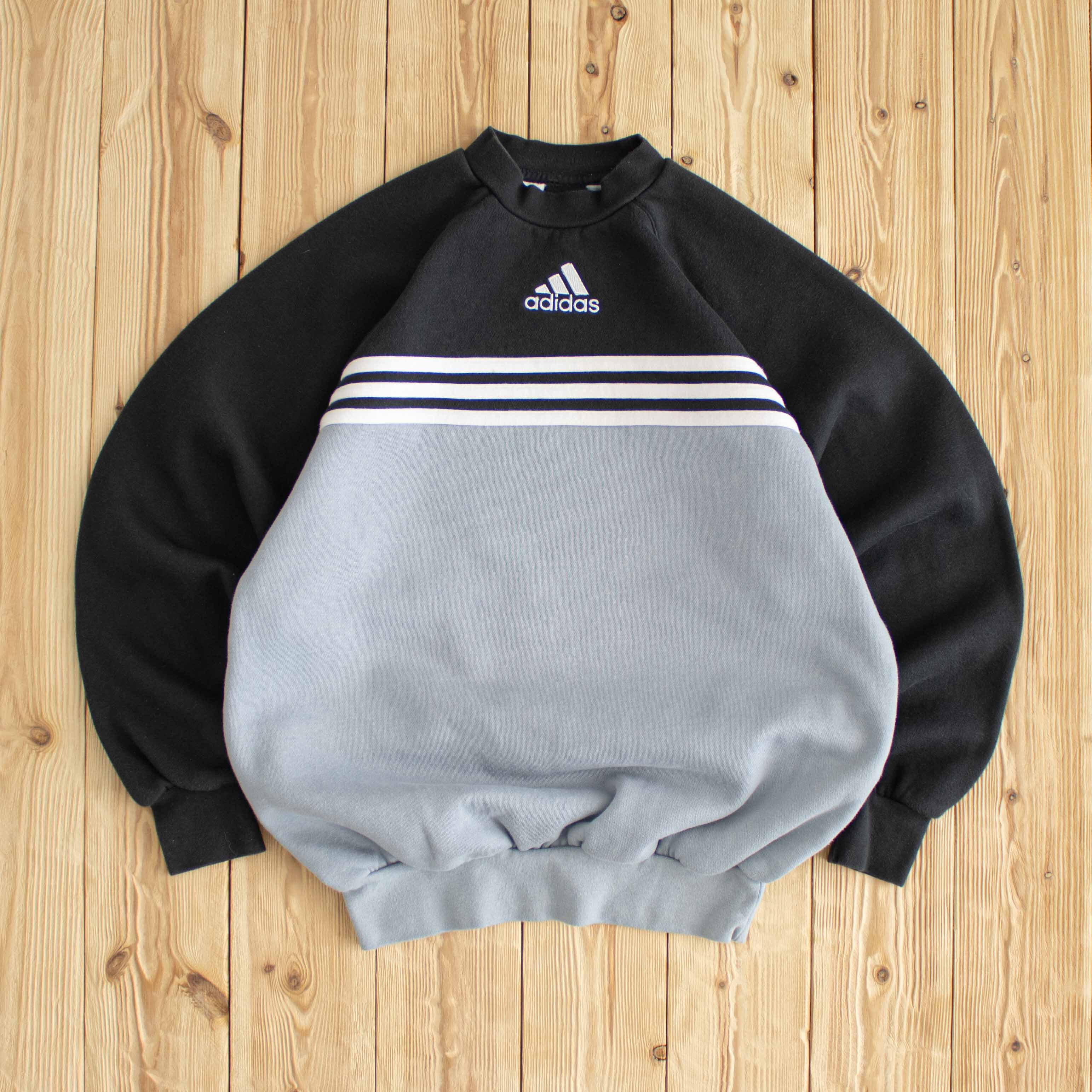 (S) Vintage Adidas Center Logo Embroidered Sweatshirt