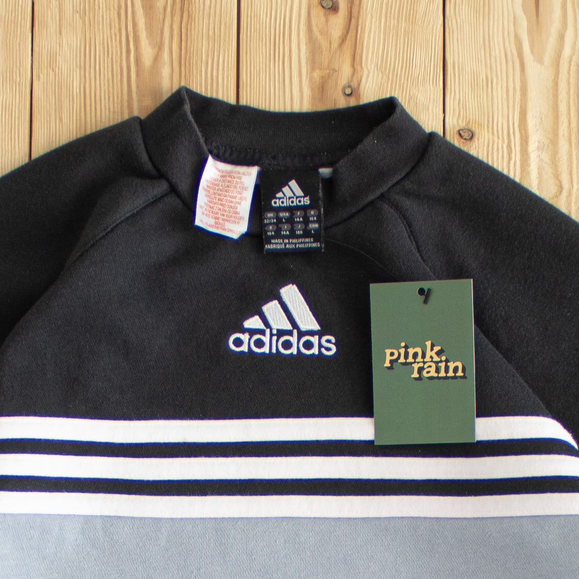 (S) Vintage Adidas Center Logo Embroidered Sweatshirt