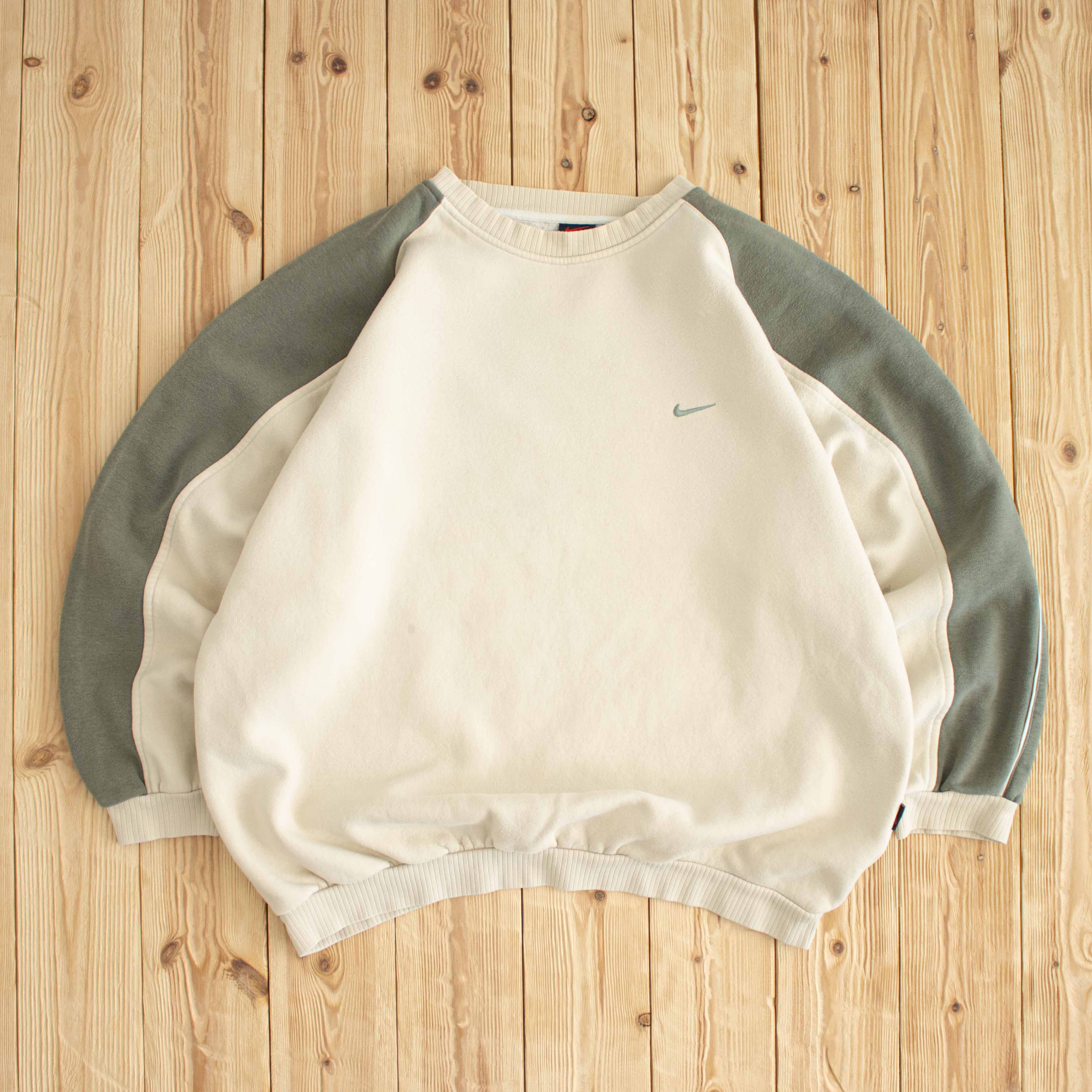 (L) Nike Vintage Swoosh Embroidered Sweatshirt Beige Oversized