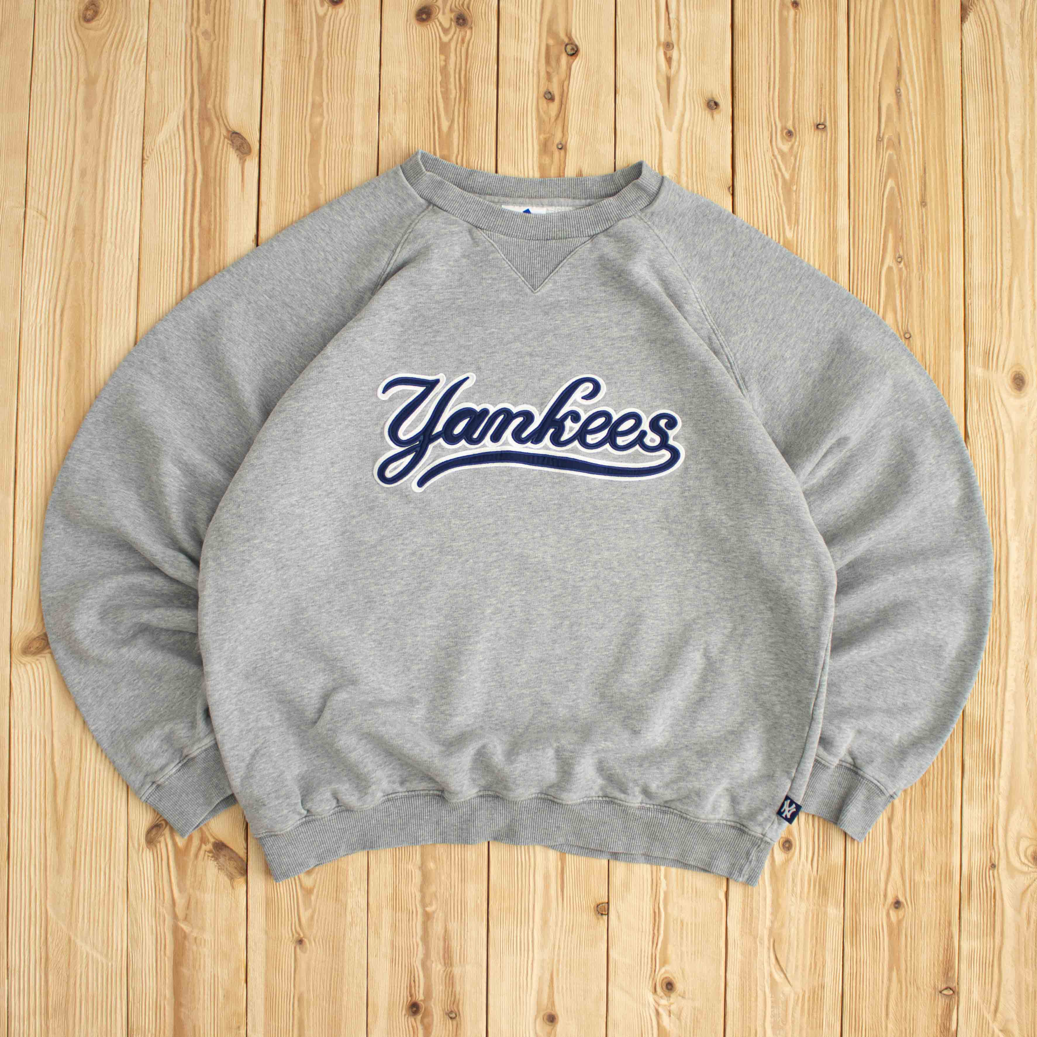 (L) Adidas Vintage New York Yankess Embroidered Sweatshirt Gray