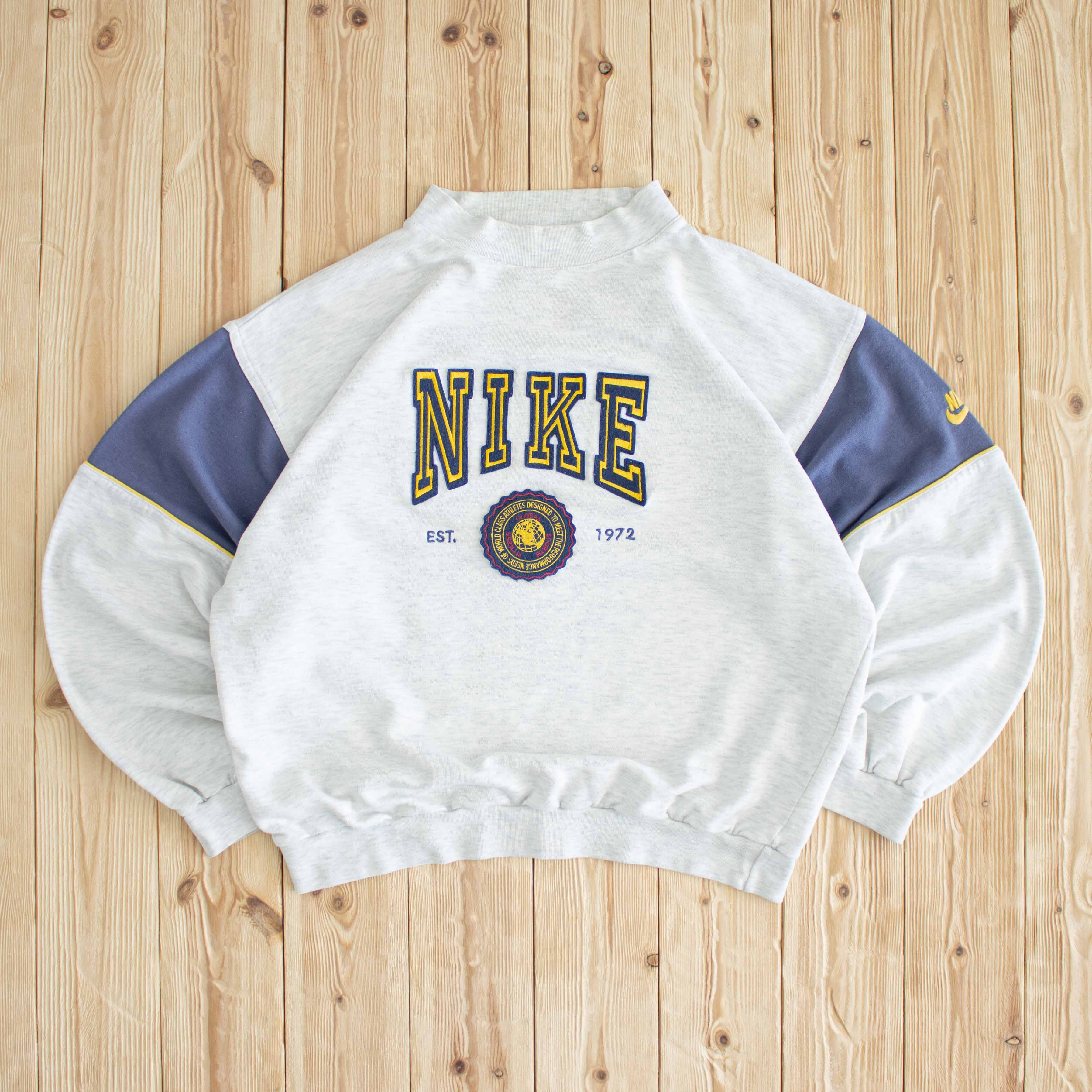 (M/L) Nike Vintage Spell Out Embroidered Sweatshirt Gray