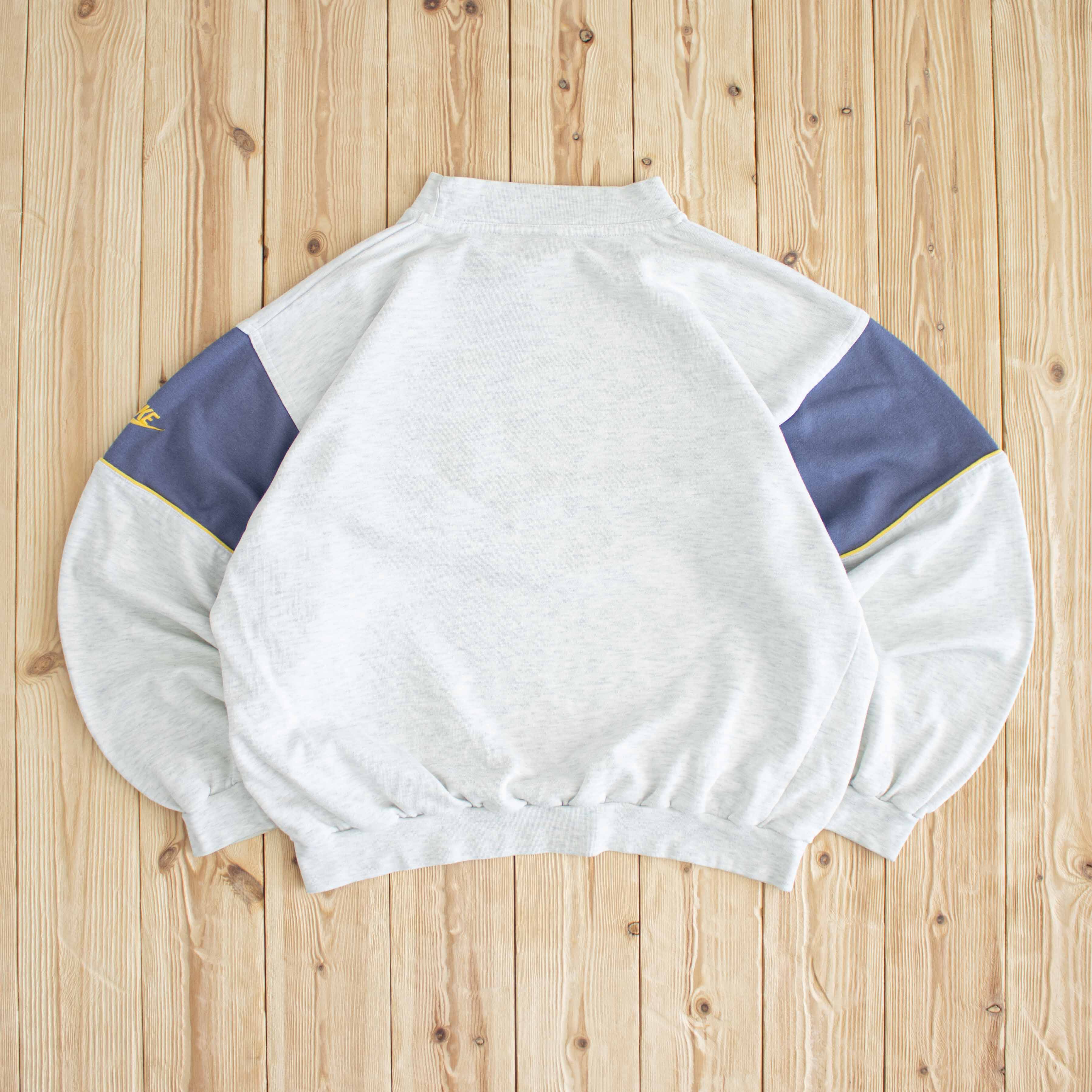 (M/L) Nike Vintage Spell Out Embroidered Sweatshirt Gray