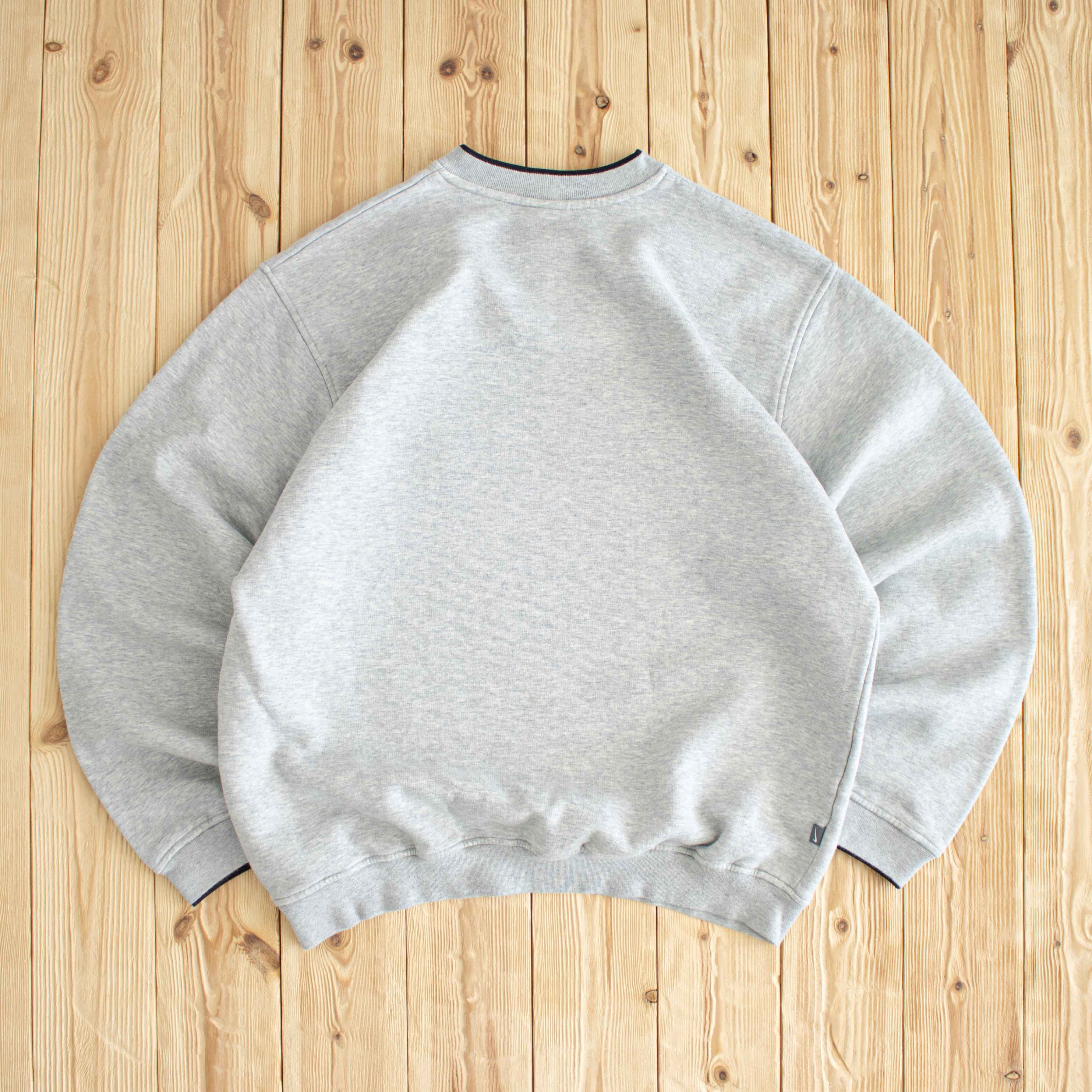 (L) Nike Vintage Swoosh Embroidered Sweatshirt Gray
