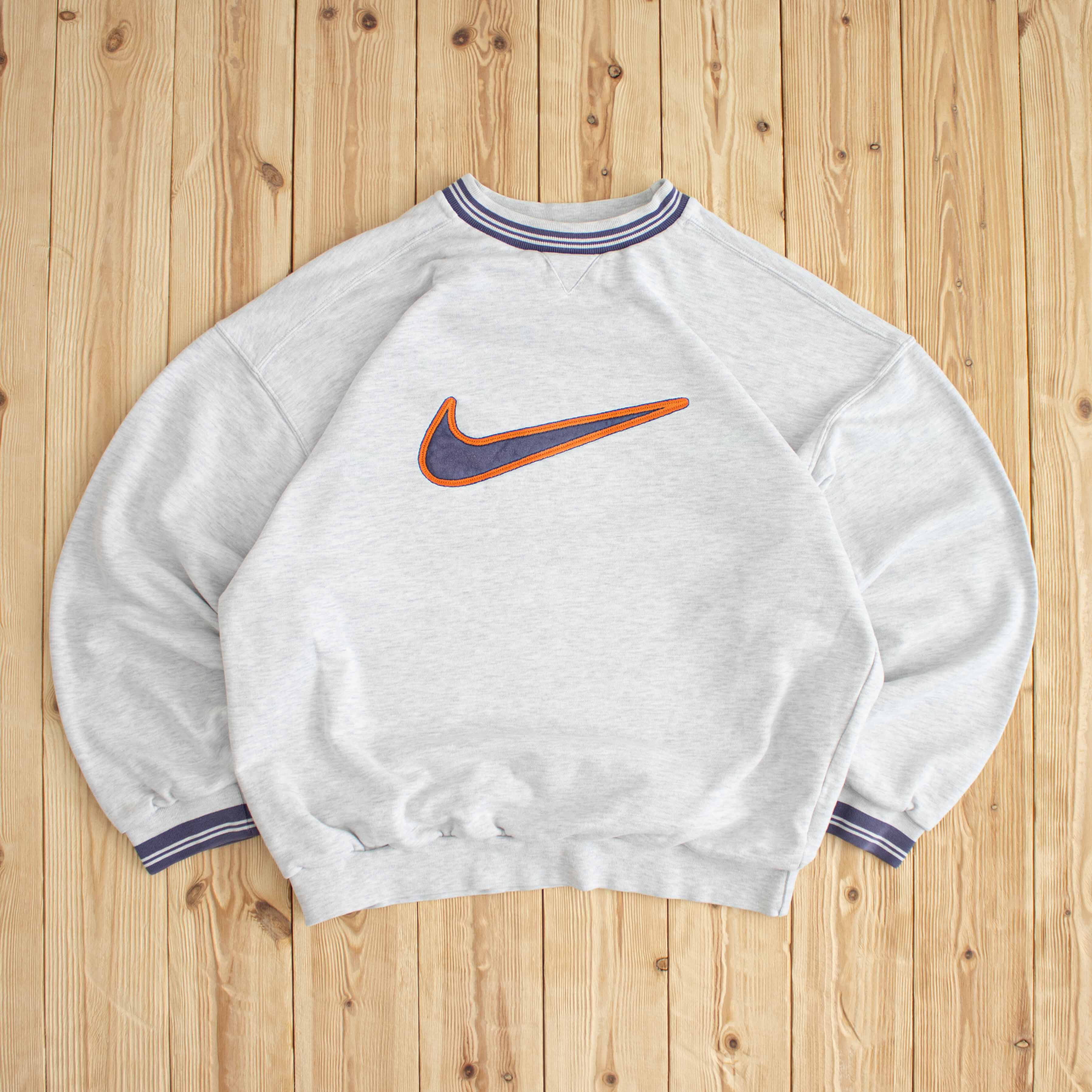 (L) Nike Vintage Swoosh Embroidered Sweatshirt Gray
