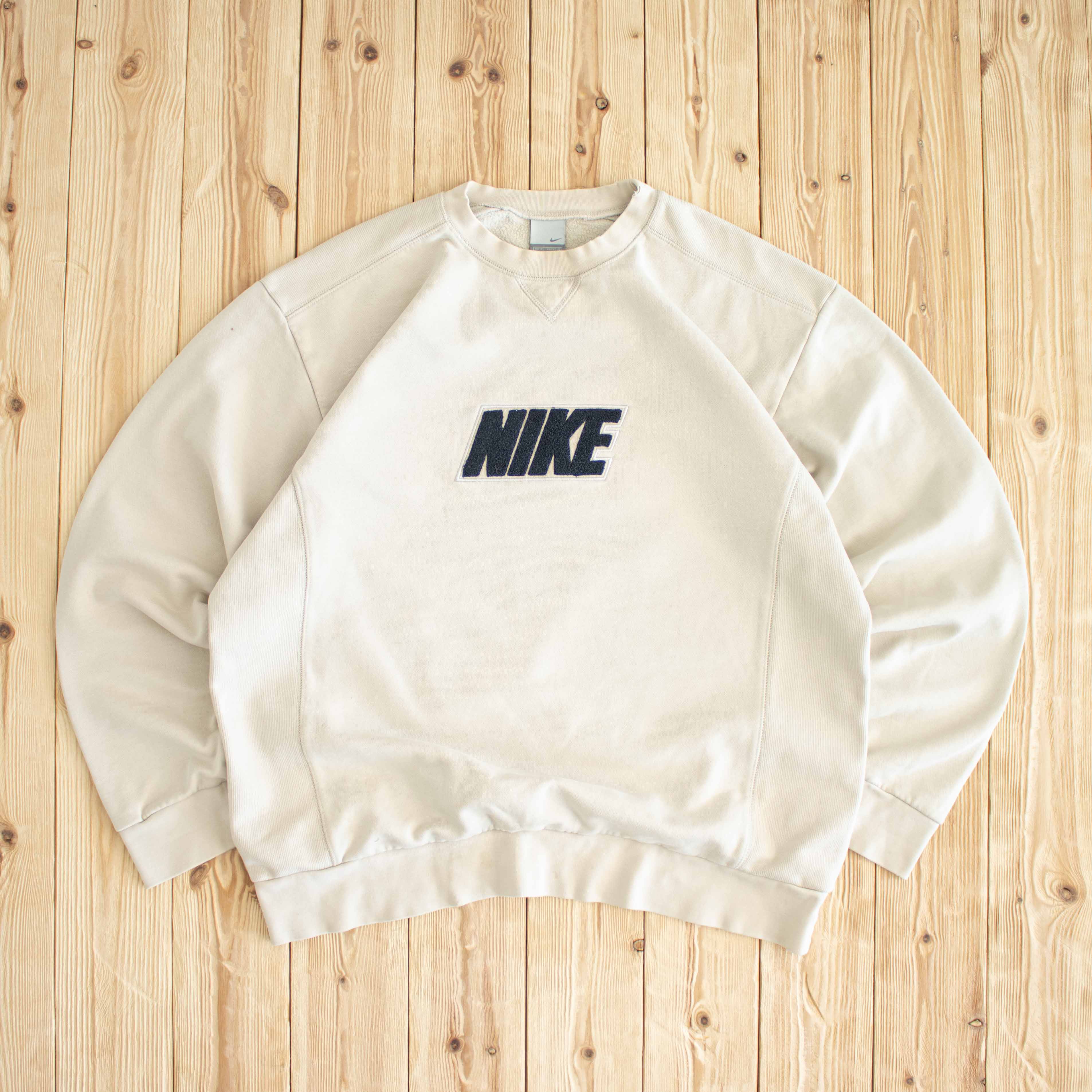 (XL) Nike Vintage Fluffy Embroidered Sweatshirt Beige