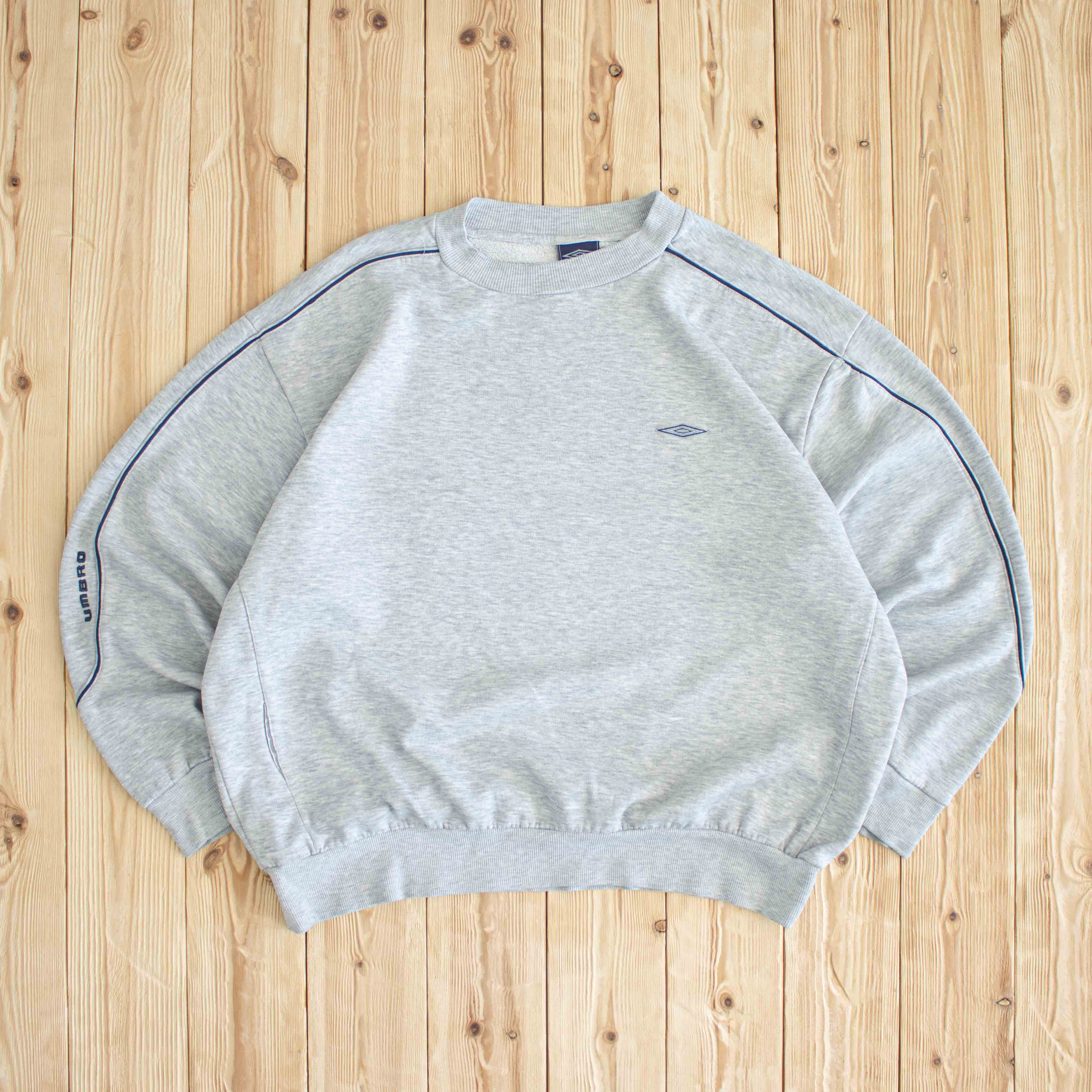(L) Umbro Vintage Embroidered Sweatshirt Gray