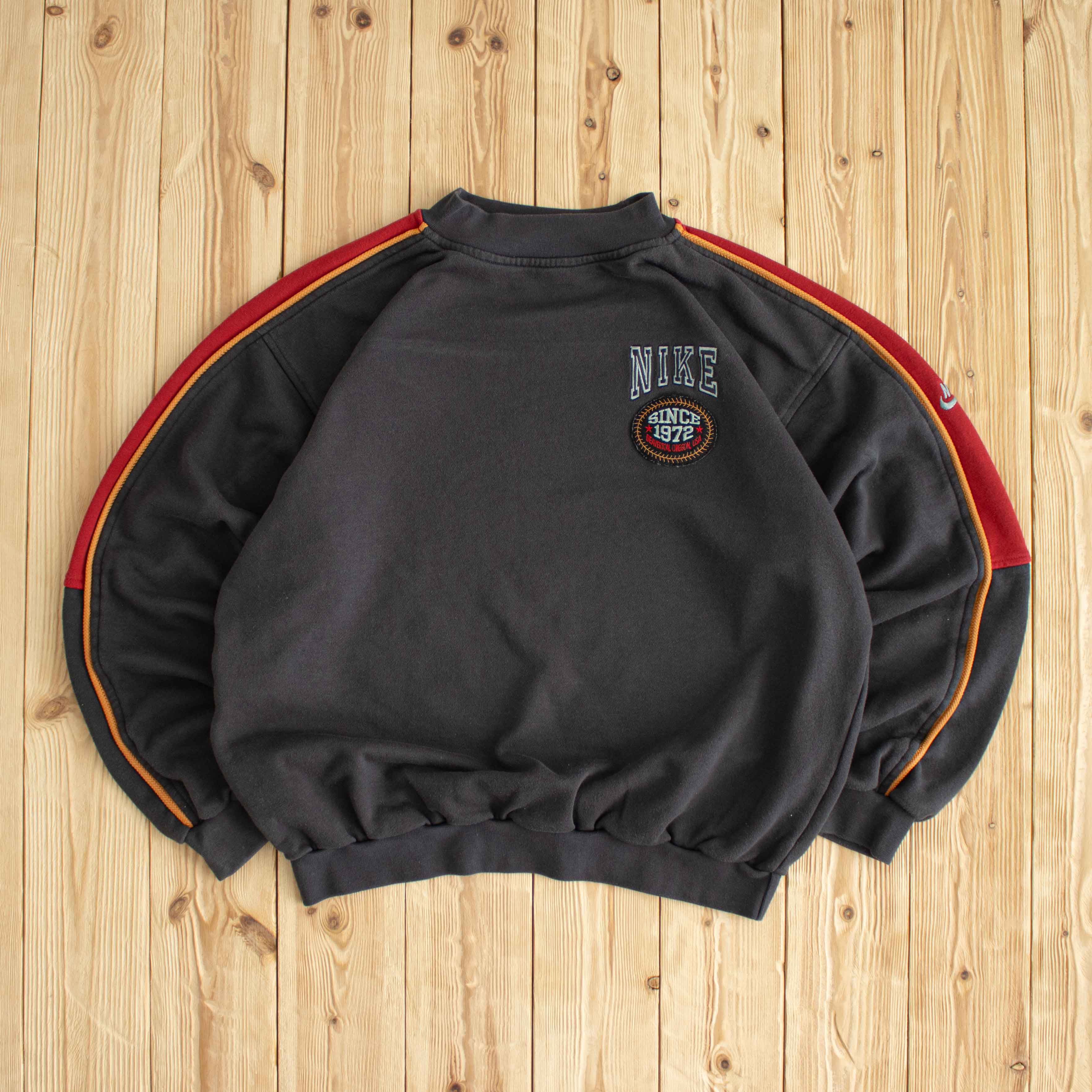 (L) Nike Vintage 1972 Embroidered Sweatshirt Storm Gray