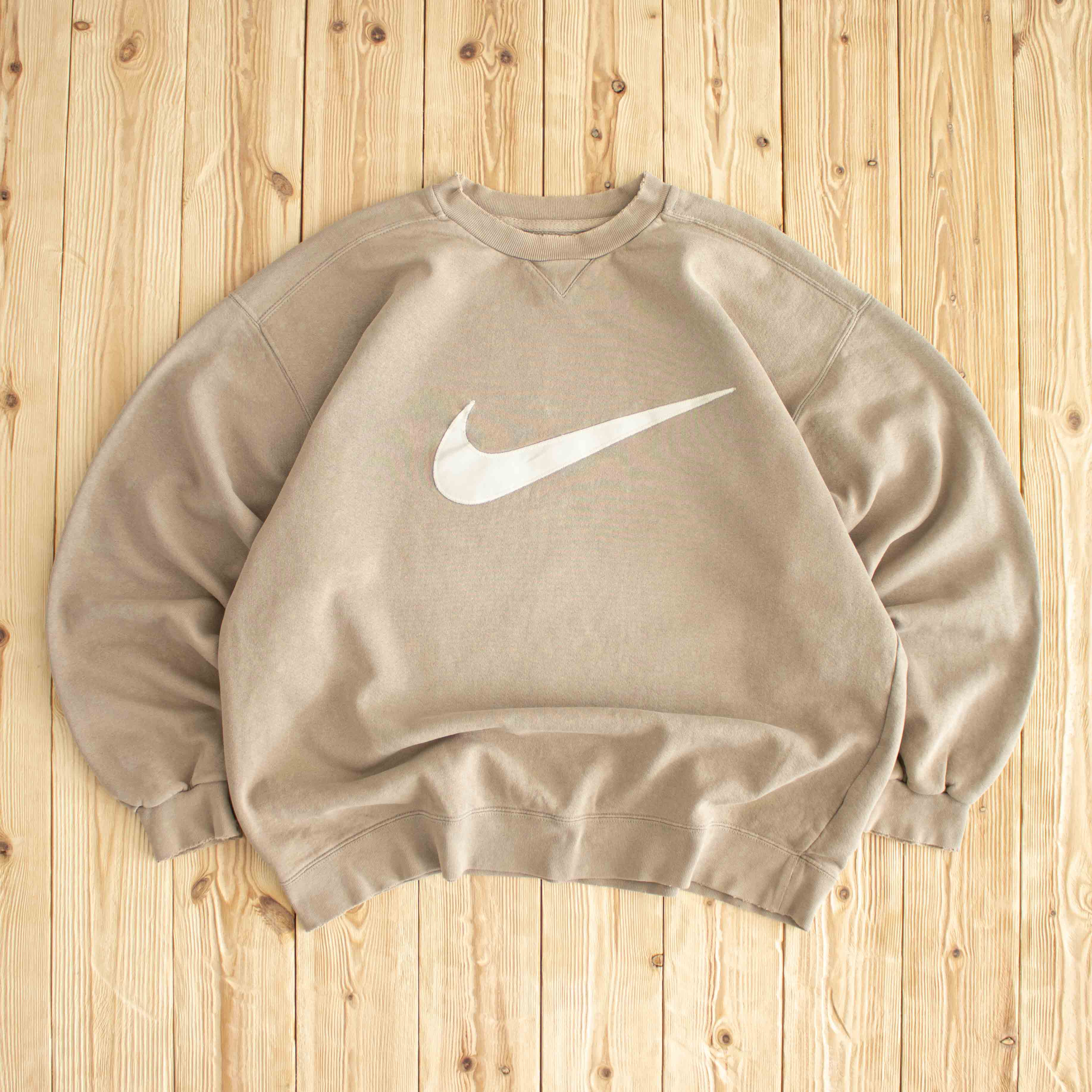 (XL) Nike Vintage Swoosh Distressed Sweatshirt Beige